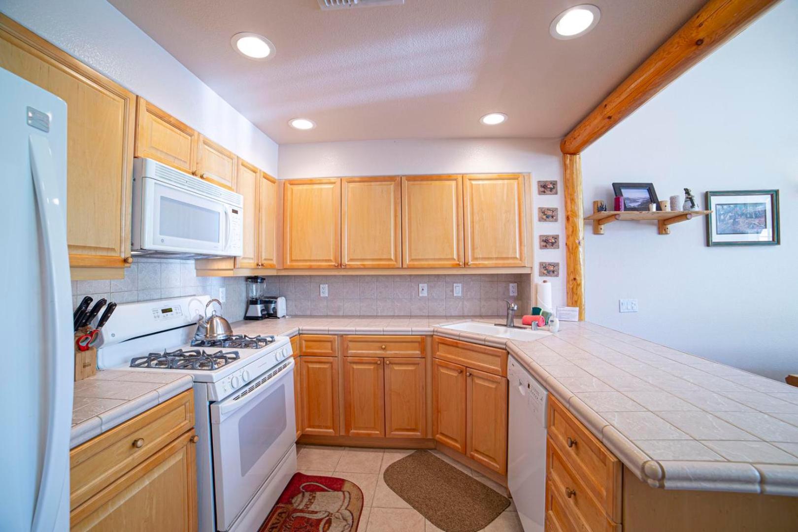 #427 - Spacious Townhome, Large Private Deck & Mountain Views