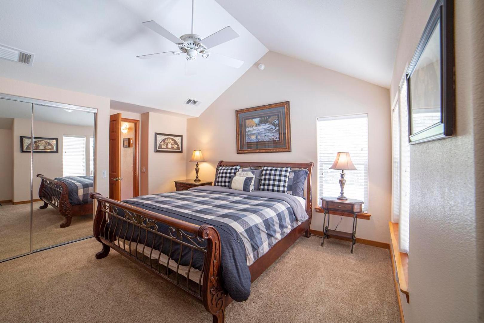 #427 - Spacious Townhome, Large Private Deck & Mountain Views