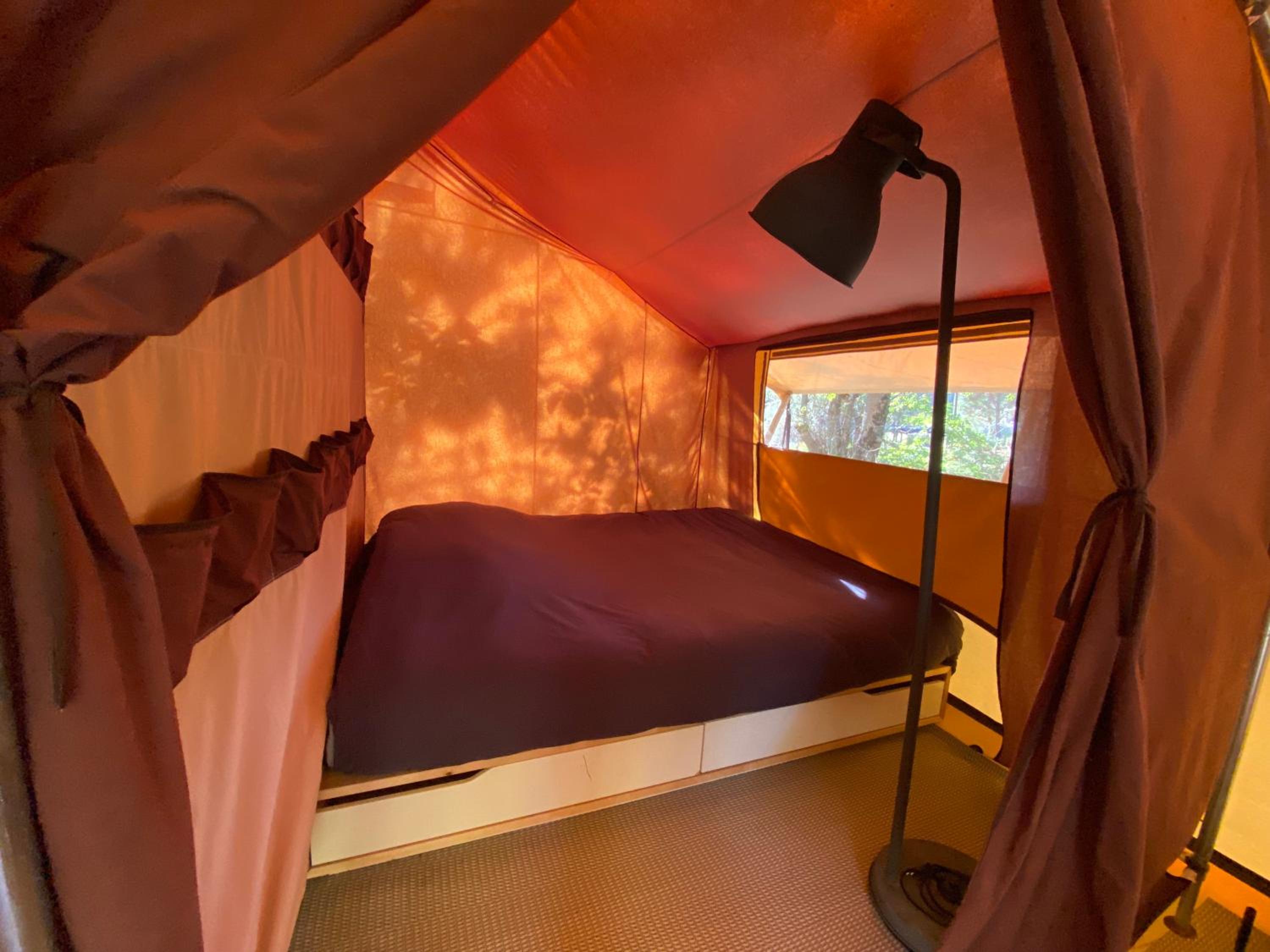 Camping la Kahute, tente lodge au coeur de la forêt