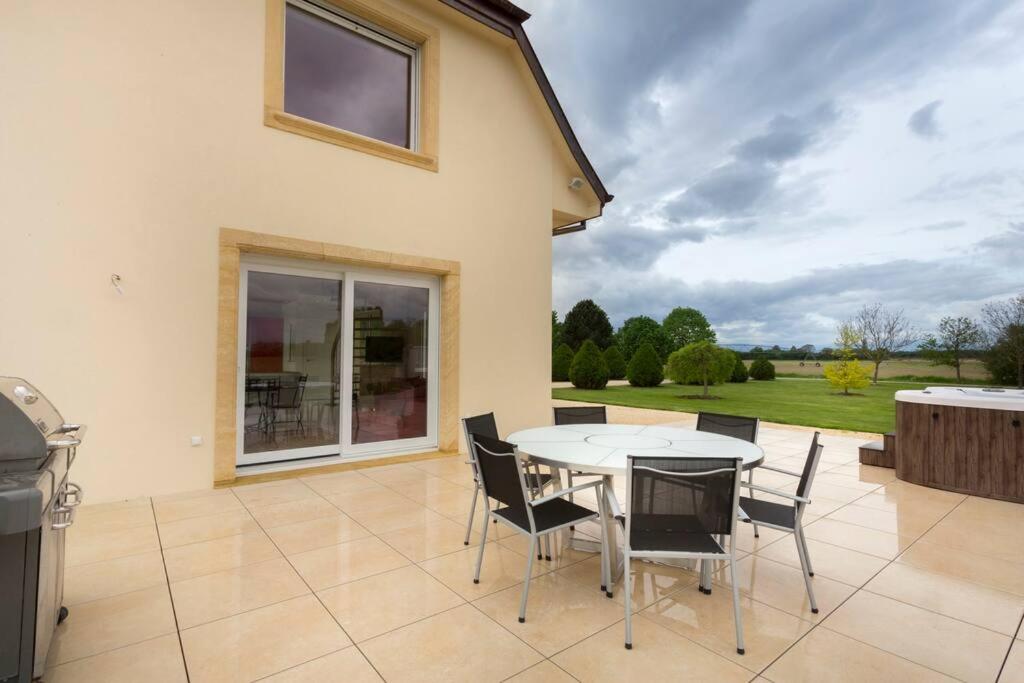 L'Atelier 4 stars Luxury, Hot Tub, Pool view 3