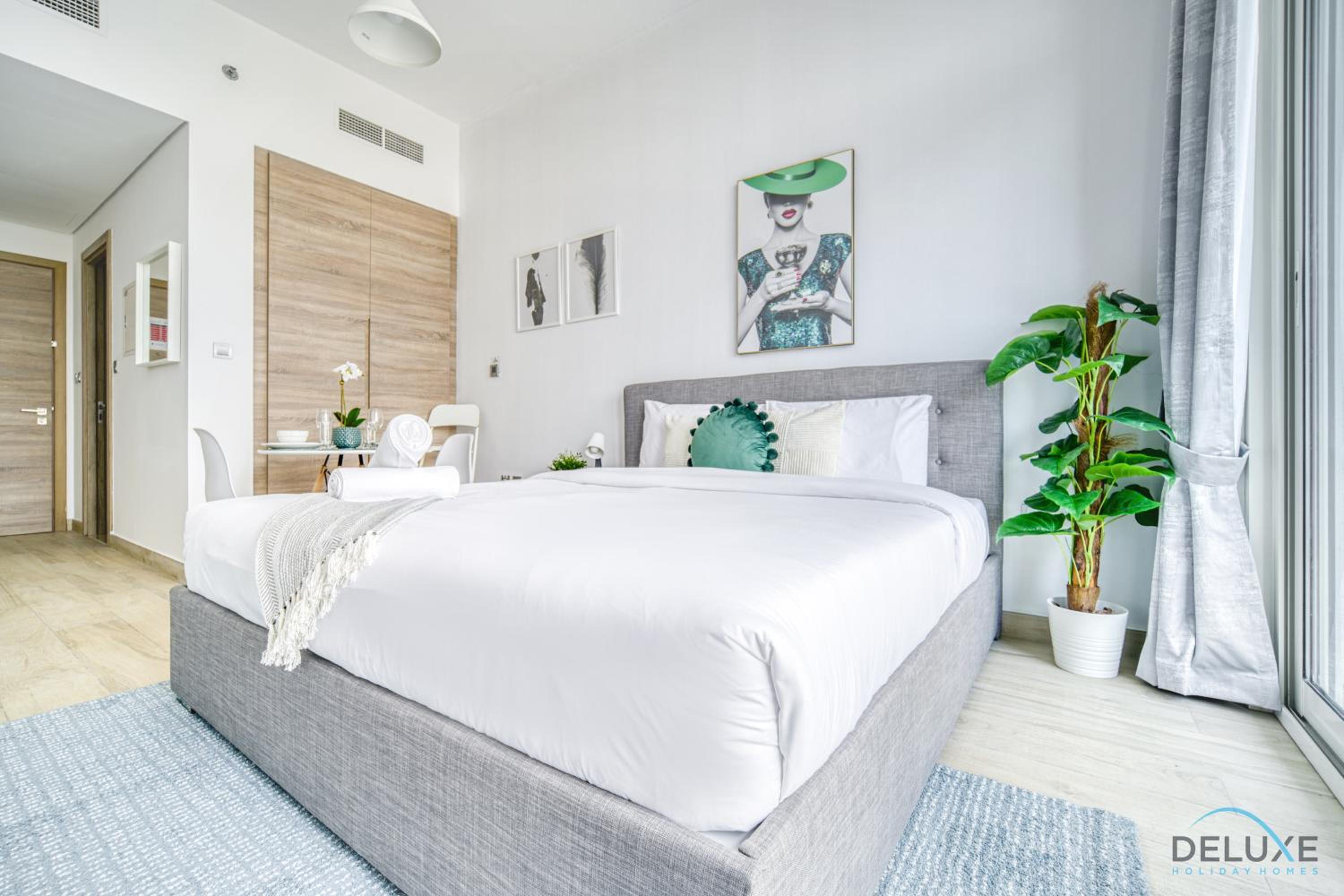 Lush Studio in Studio One Dubai Marina by Deluxe Holiday Homes