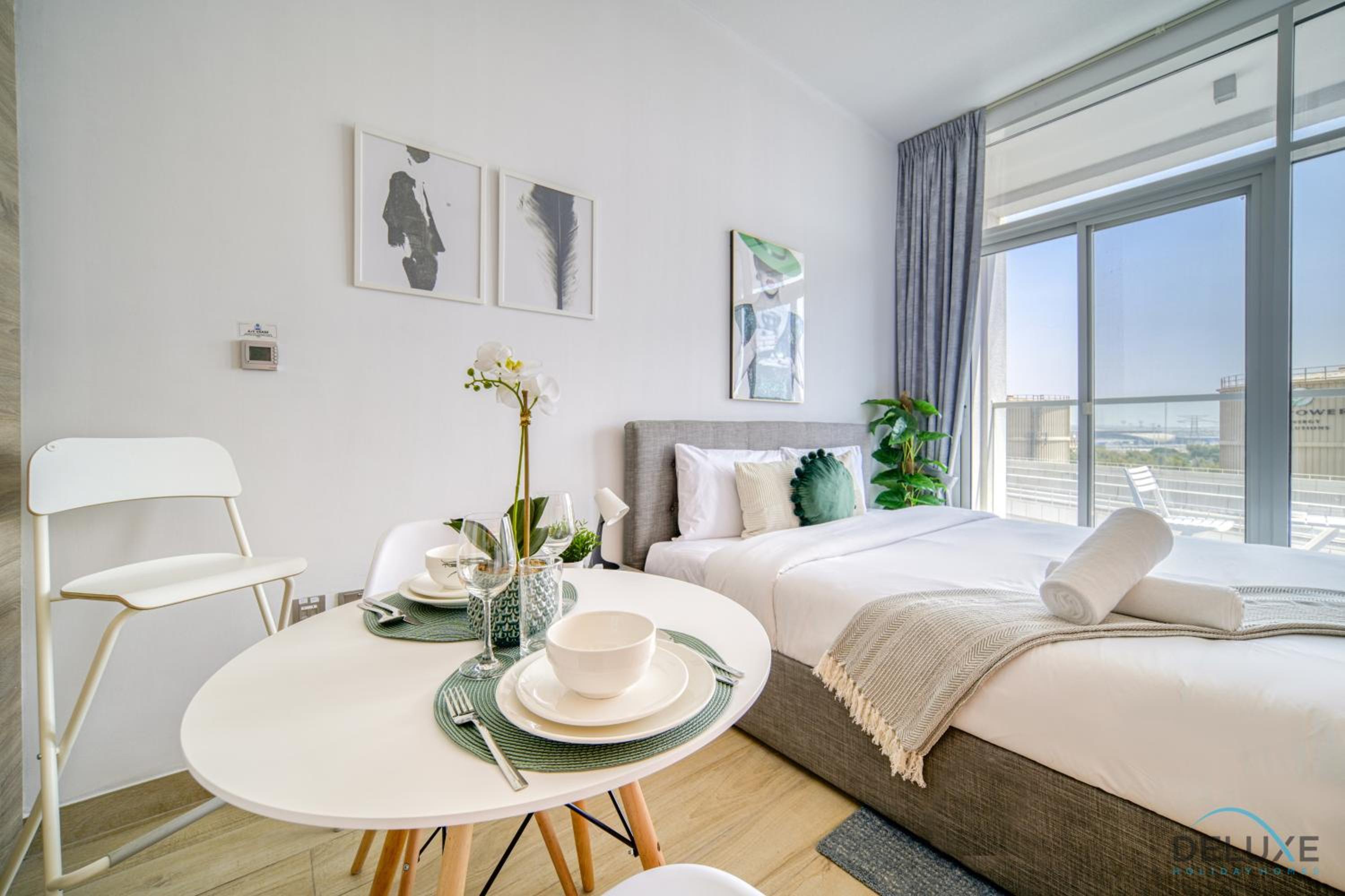 Lush Studio in Studio One Dubai Marina by Deluxe Holiday Homes