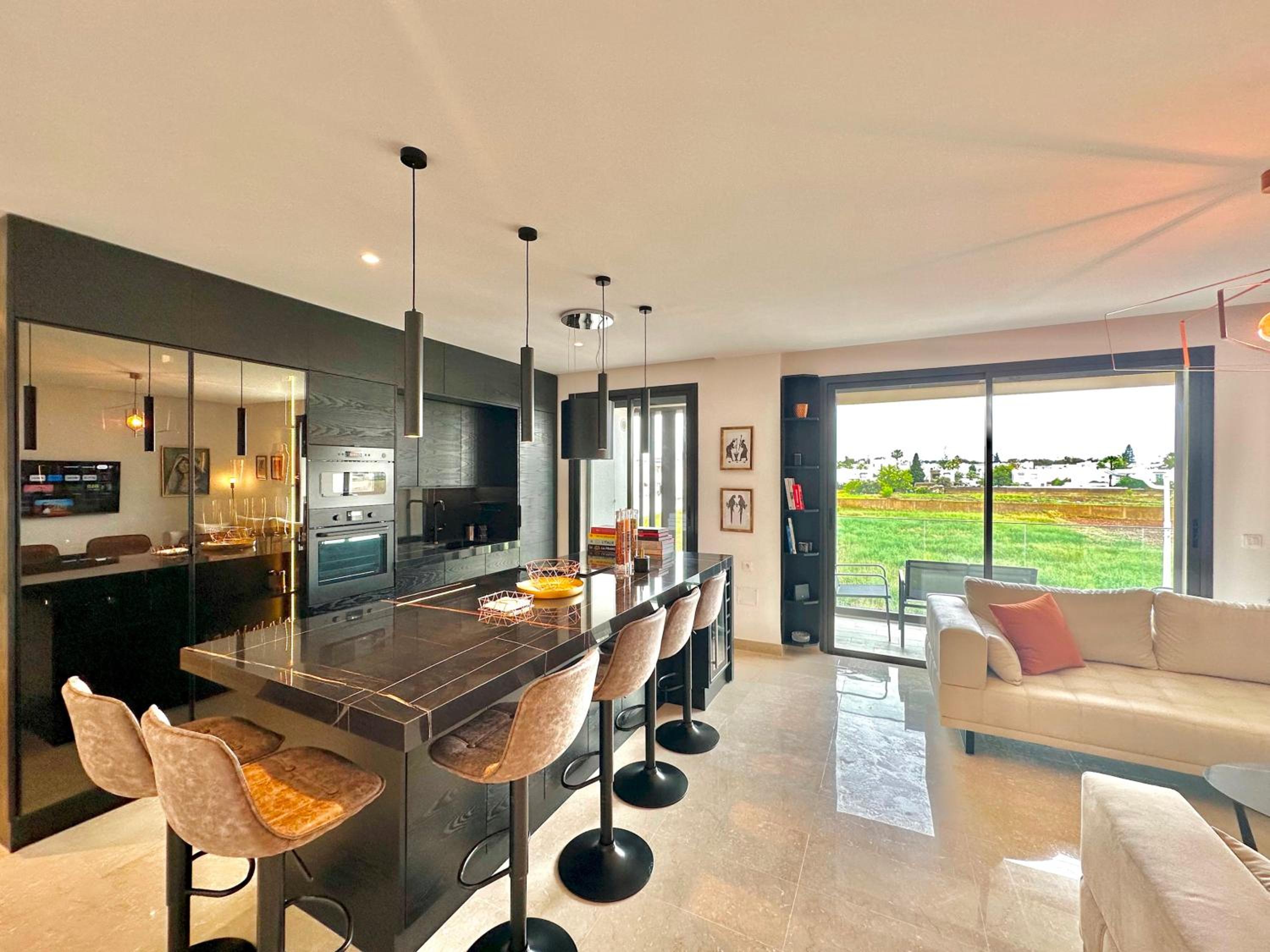 D10 New and Luxurious 2 bds in La Marsa view 2