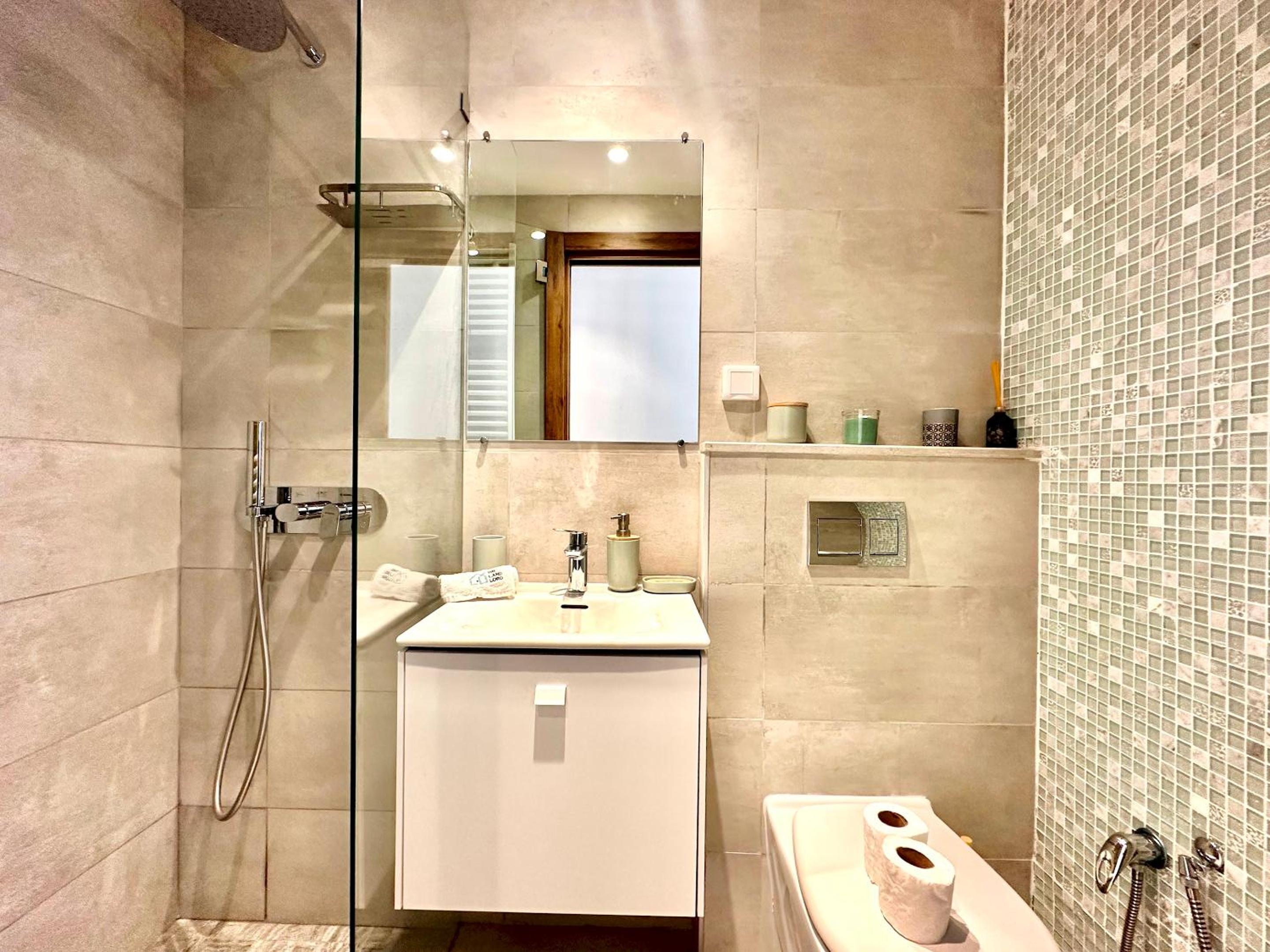 D10 New and Luxurious 2 bds in La Marsa