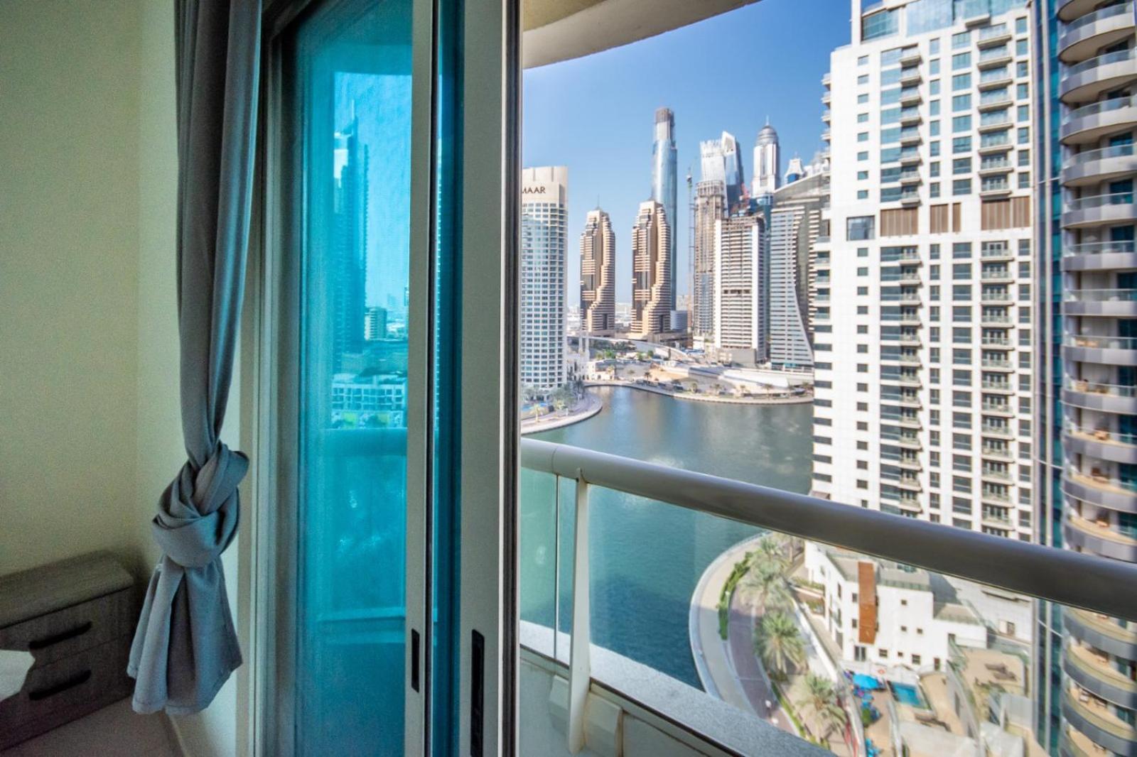 LUX Spectacular Dubai Marina View Apartment