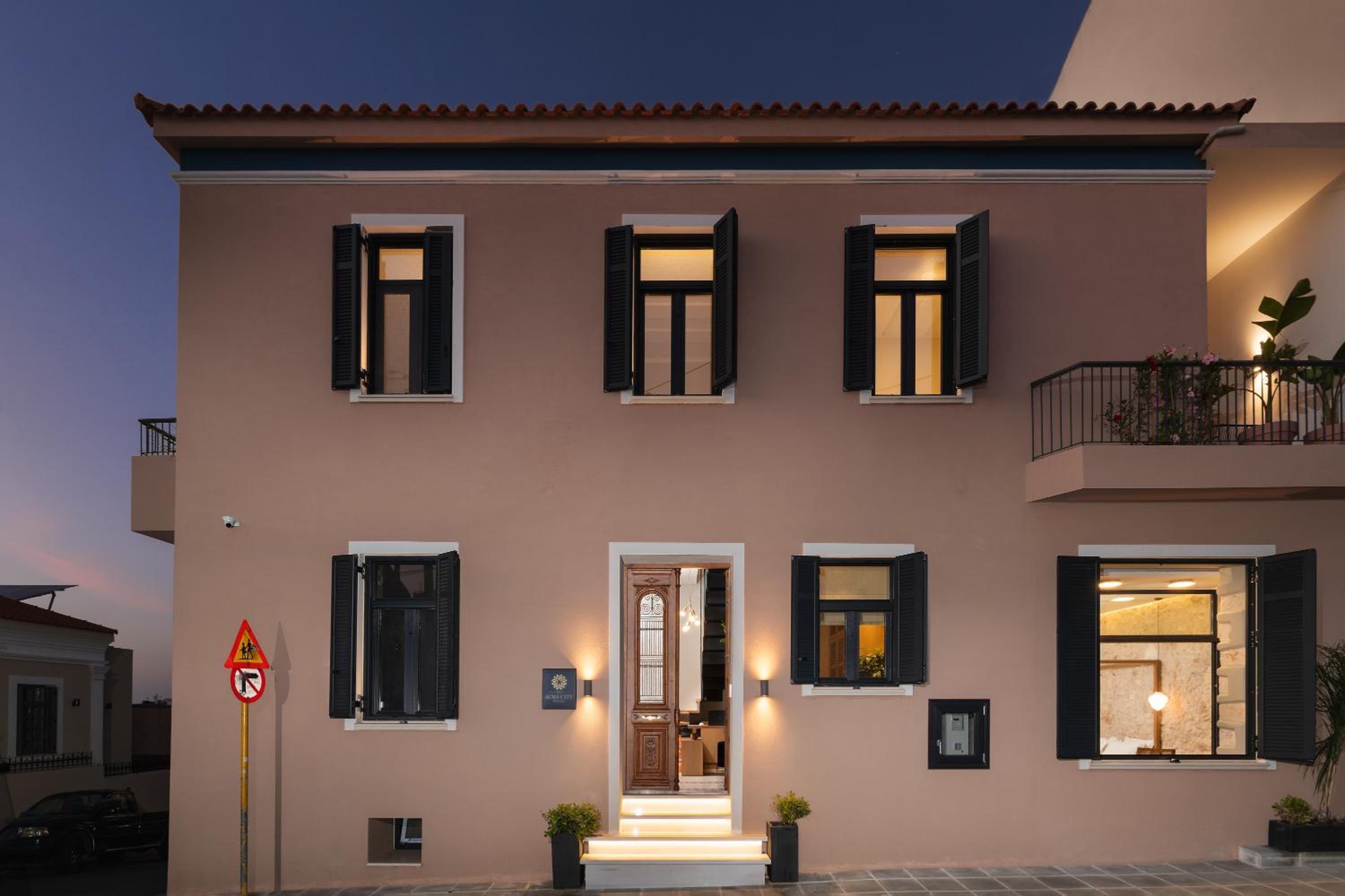 Hotel The Alma City Hotel