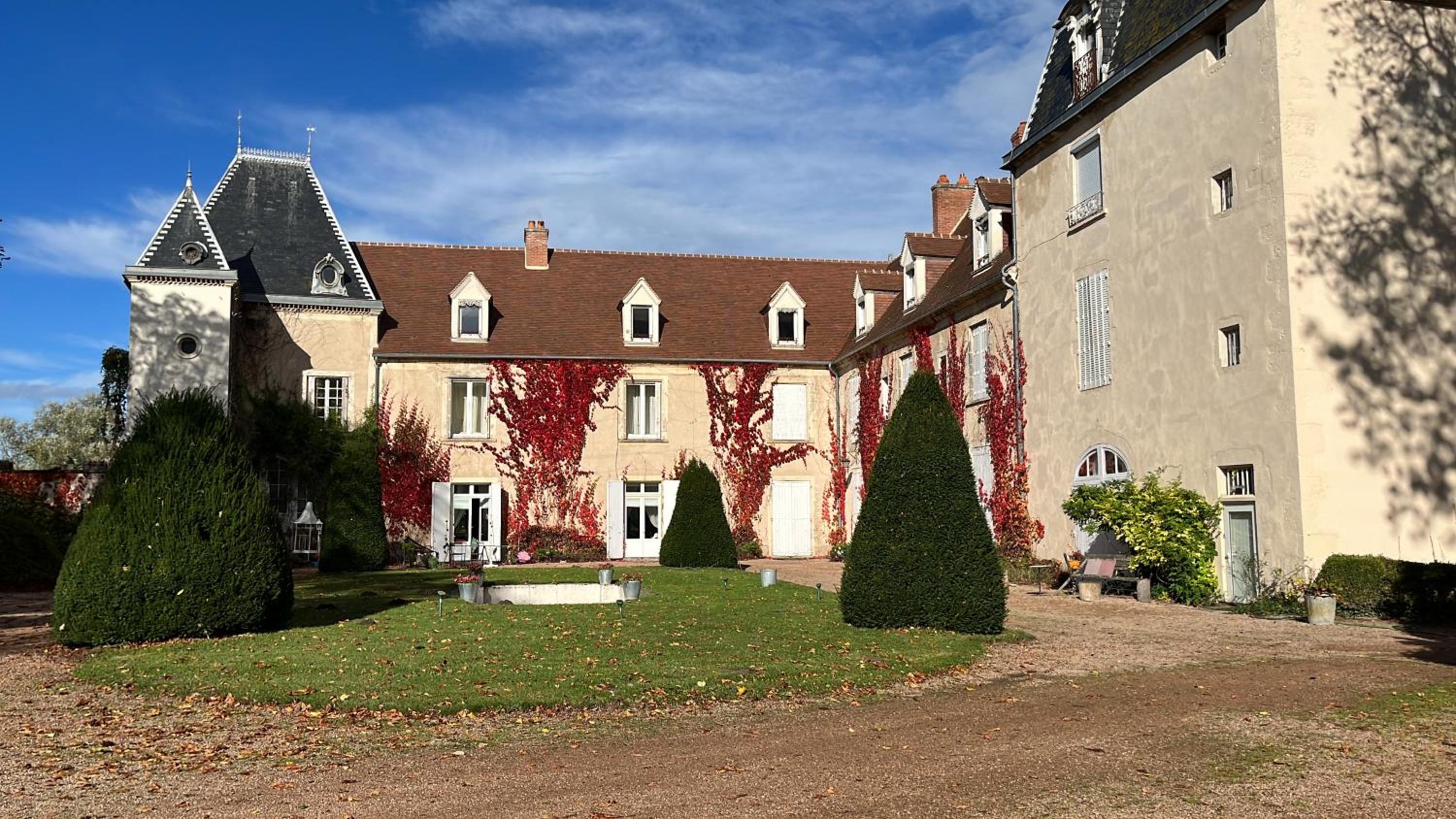 Château de Saint-Agoulin view 3
