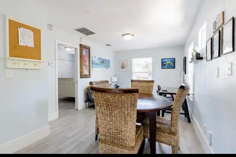 One bedroom apt with private patio near Fort Lauderdale beach