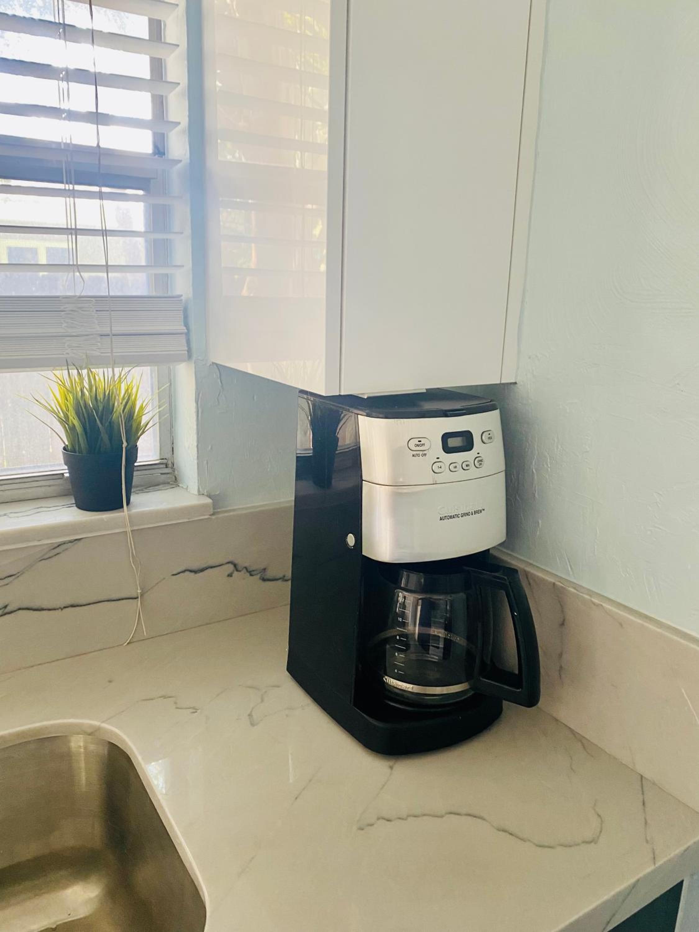 One bedroom apt with private patio near Fort Lauderdale beach
