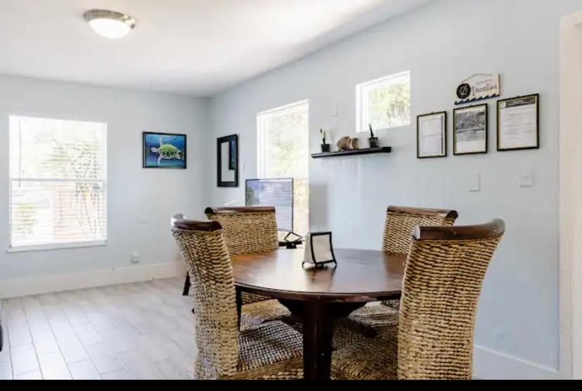 One bedroom apt with private patio near Fort Lauderdale beach