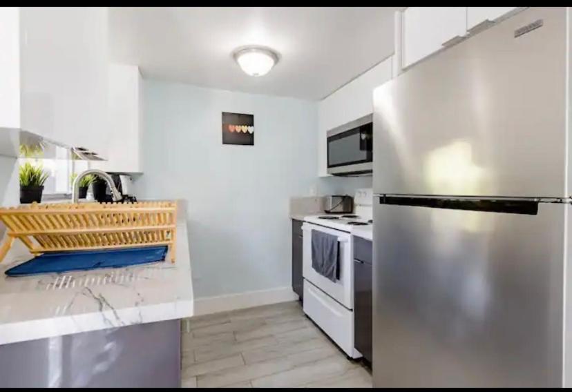 One bedroom apt with private patio near Fort Lauderdale beach
