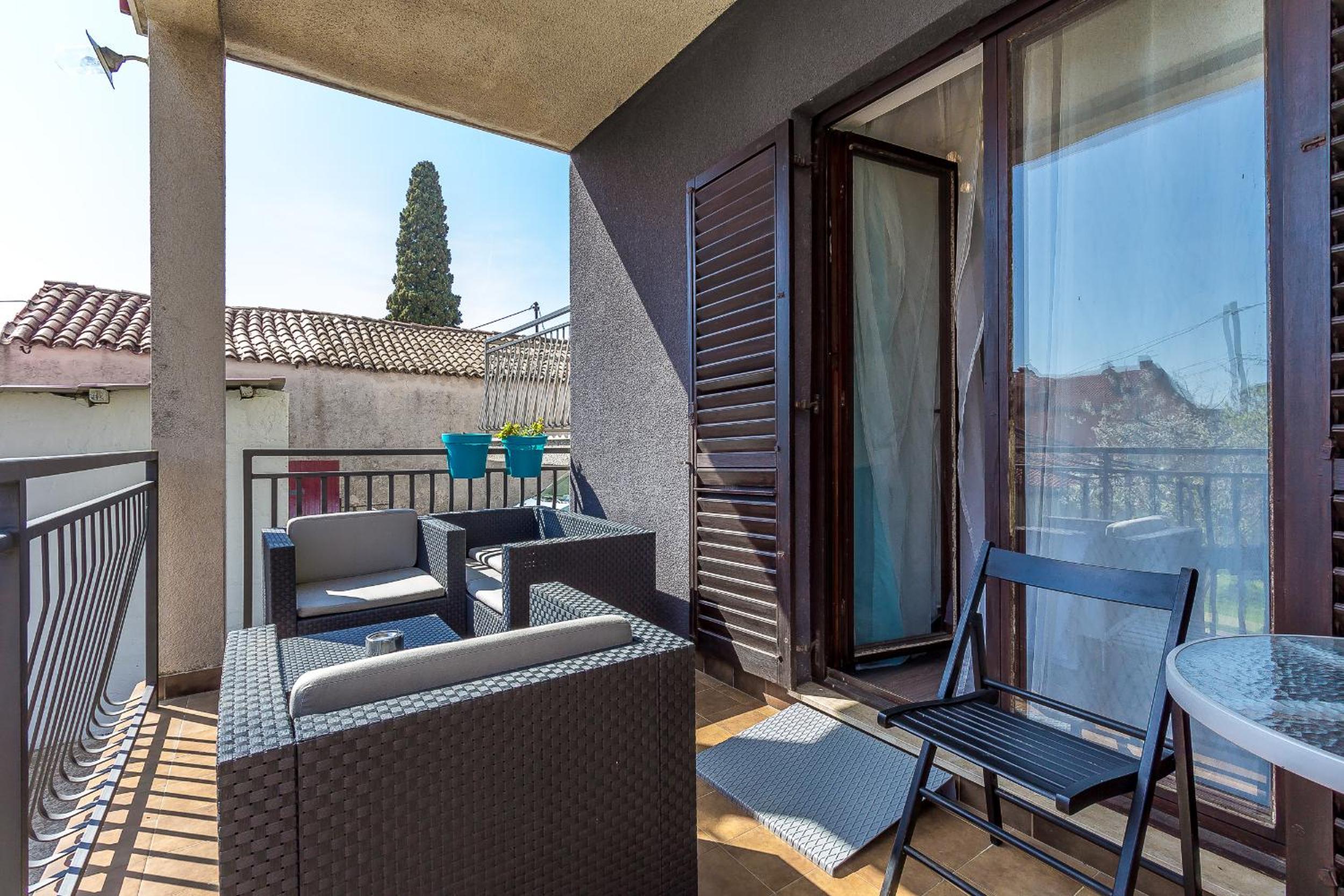 Apartment Miro view 3