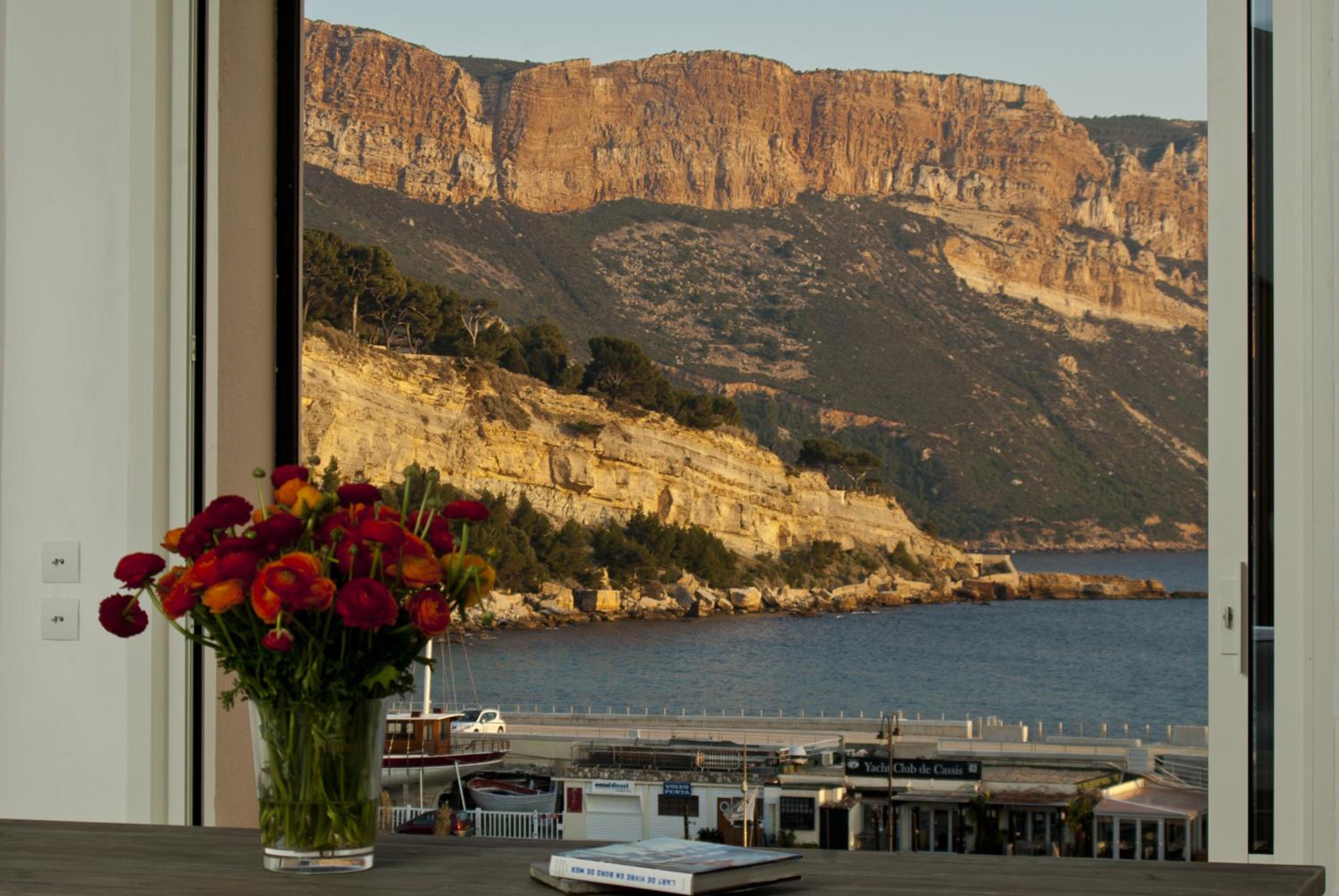 Les Barques, Vue splendide sur le port de Cassis