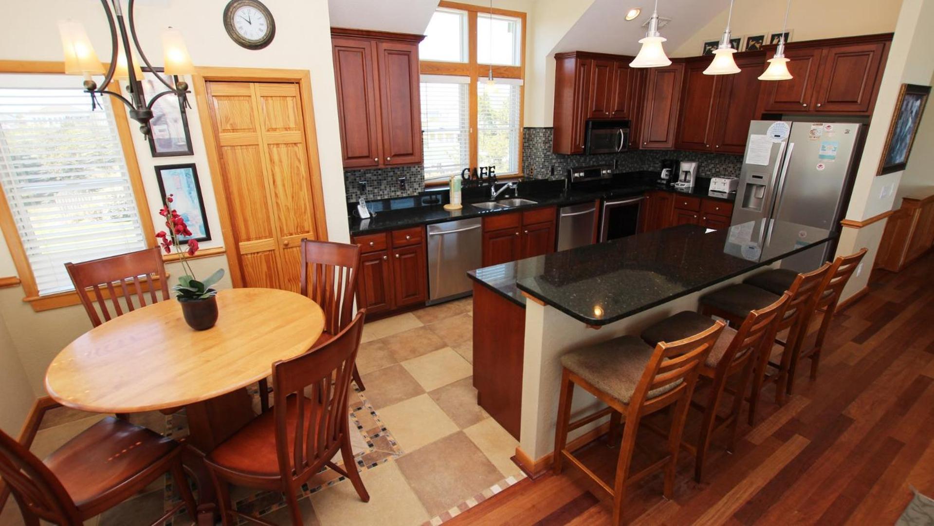 WW857, Seaquest Resort- Oceanside, 7 BRs, Pool Table, Priv Pool, Hot Tub