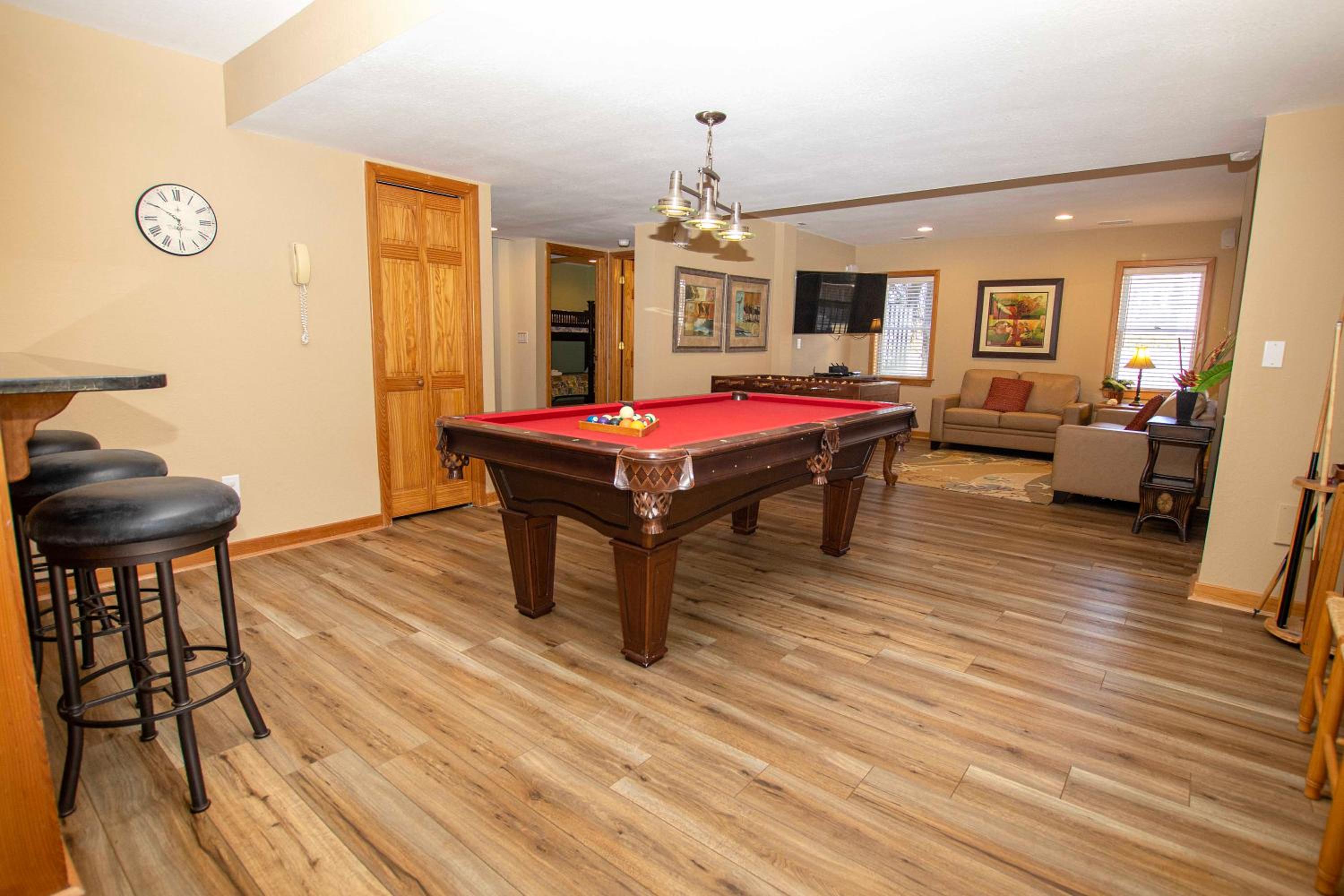 WW857, Seaquest Resort- Oceanside, 7 BRs, Pool Table, Priv Pool, Hot Tub