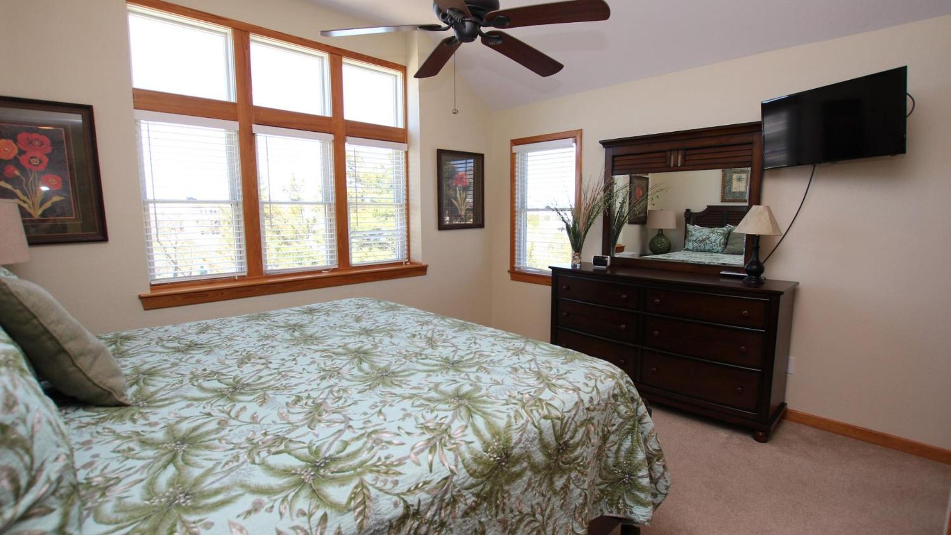 WW857, Seaquest Resort- Oceanside, 7 BRs, Pool Table, Priv Pool, Hot Tub
