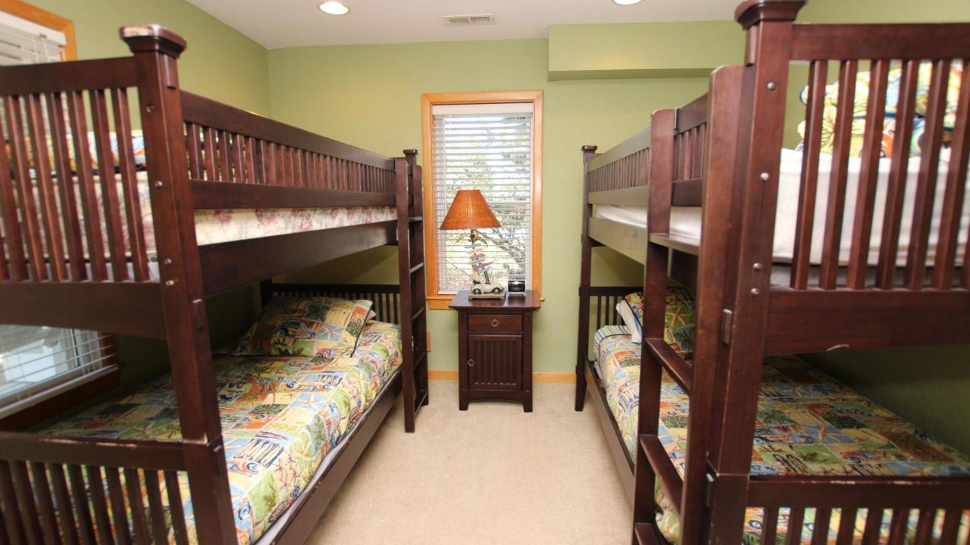 WW857, Seaquest Resort- Oceanside, 7 BRs, Pool Table, Priv Pool, Hot Tub