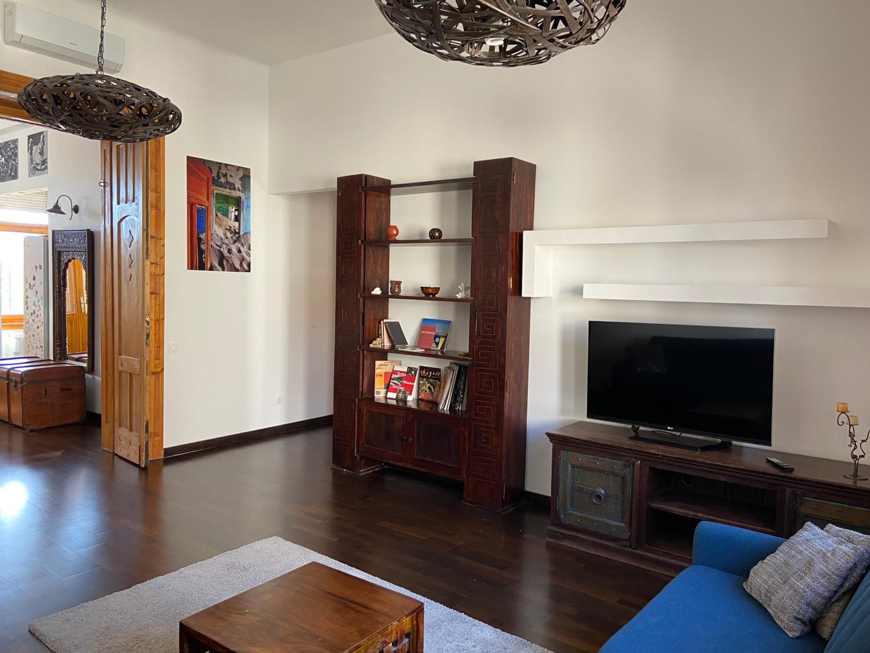 Supercentral Spacious Apartment view 4