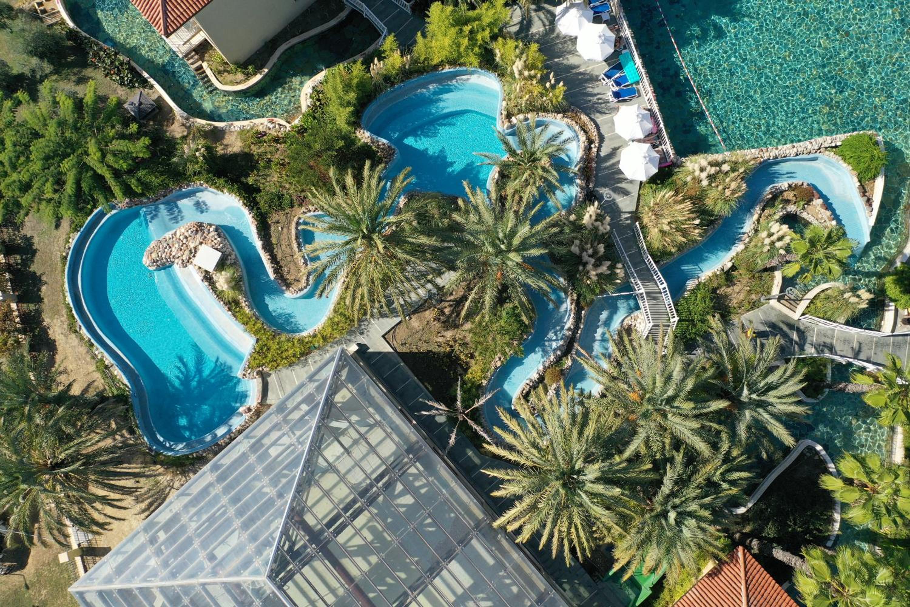 Side Vacations - CLUB GRAND AQUA - Property Image 2