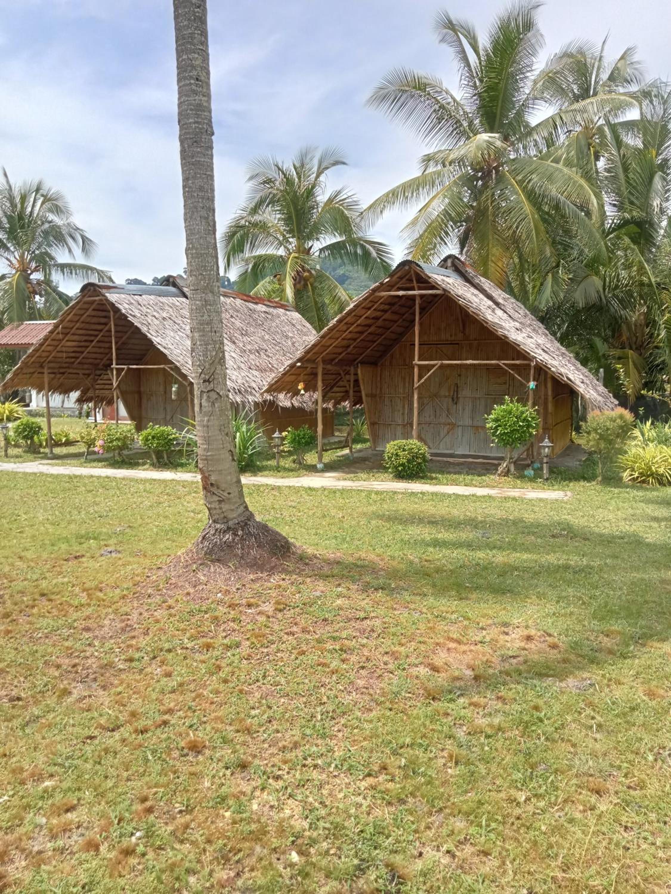 Koh Mook Oyoy Reggaebar Bungalow view 4