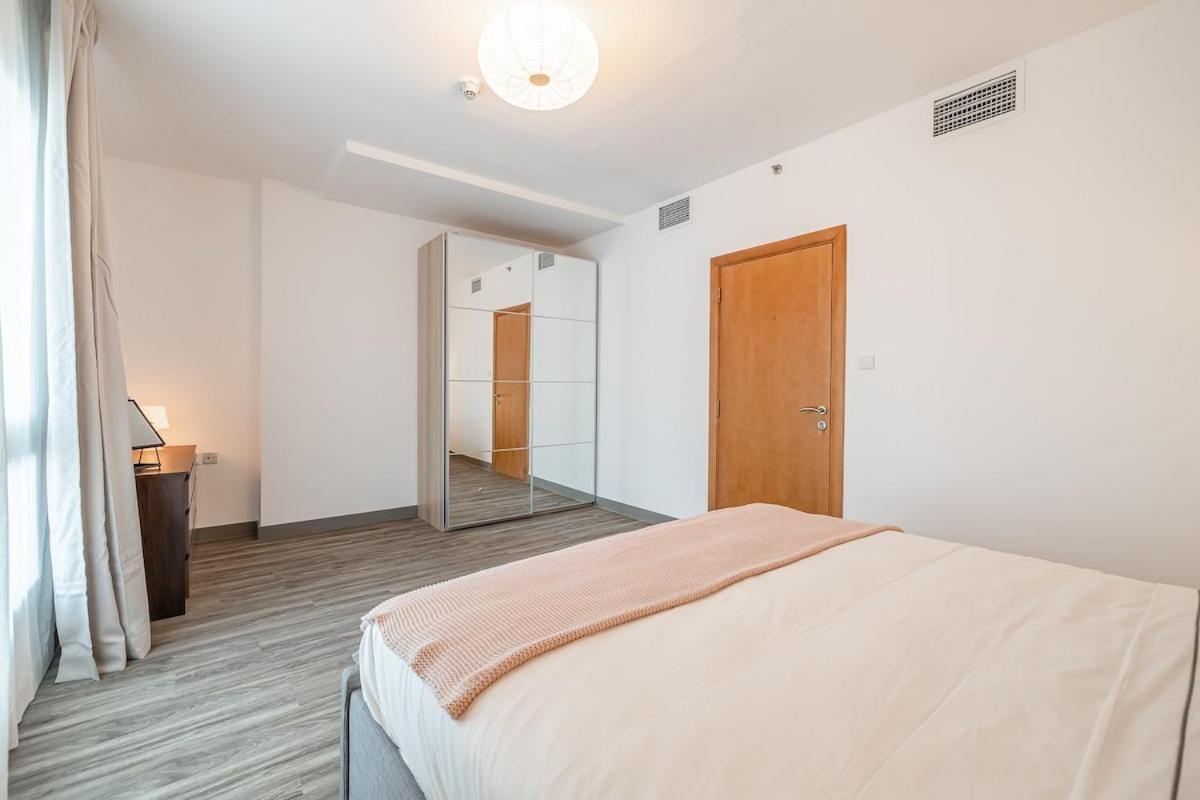 1BDR Apartment in Dubai Marina with Marina Views