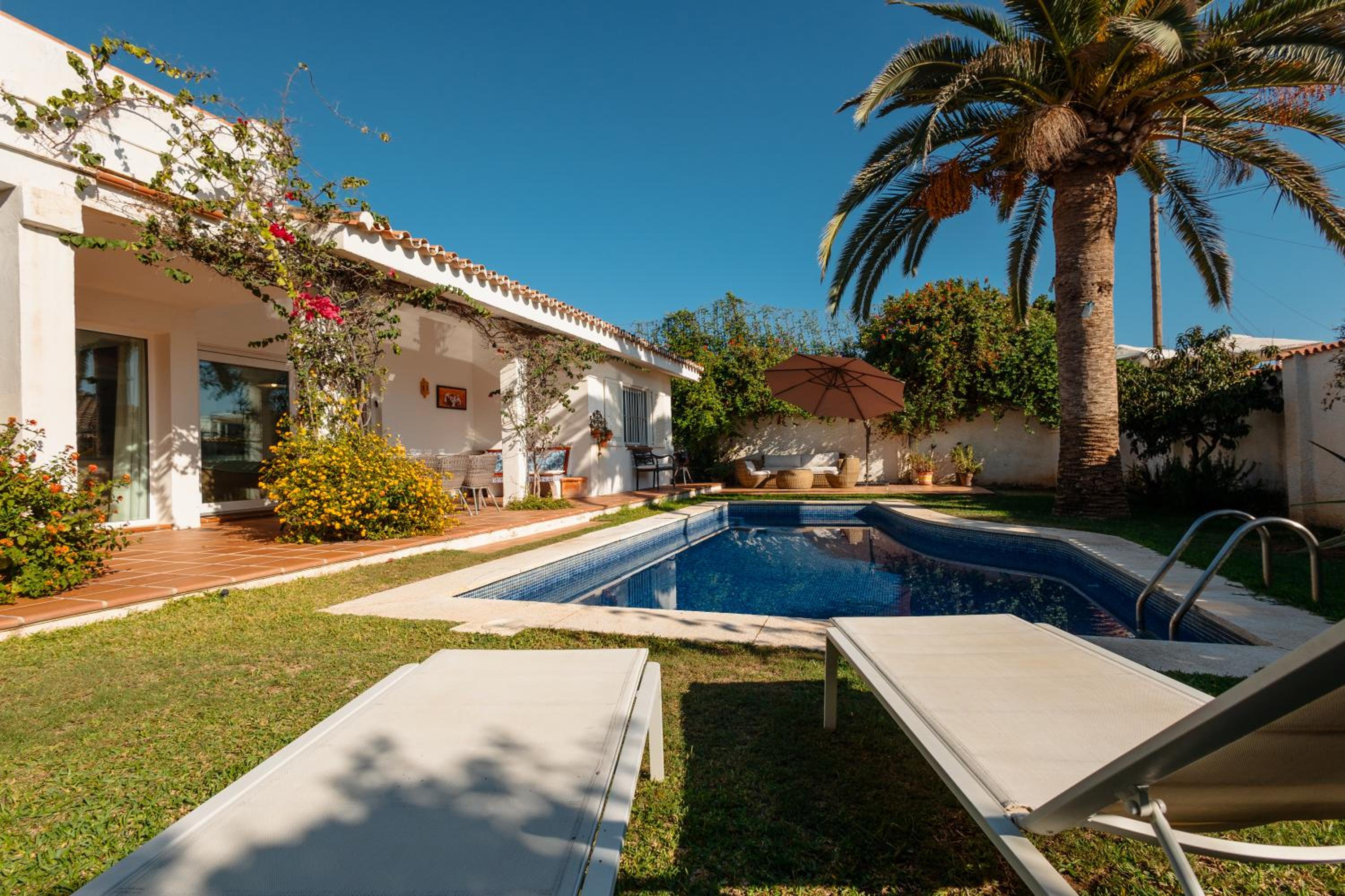 Bungalow directly at the beach view 4