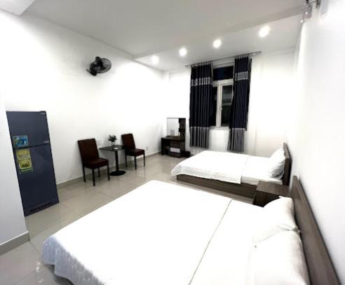 Luxury Hotel - 50/3 Truong Son, Tan Binh District - by Bayhostel