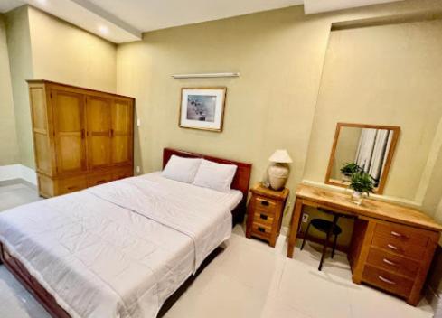 Luxury Hotel - 50/3 Truong Son, Tan Binh District - by Bayhostel