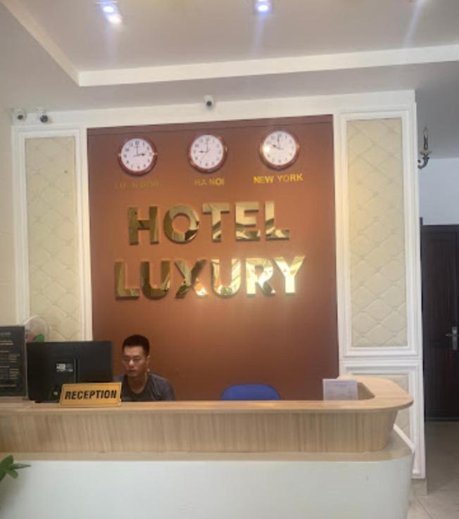 Luxury Hotel - 50/3 Truong Son, Tan Binh District - by Bayhostel