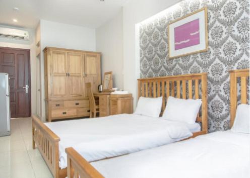 Luxury Hotel - 50/3 Truong Son, Tan Binh District - by Bayhostel