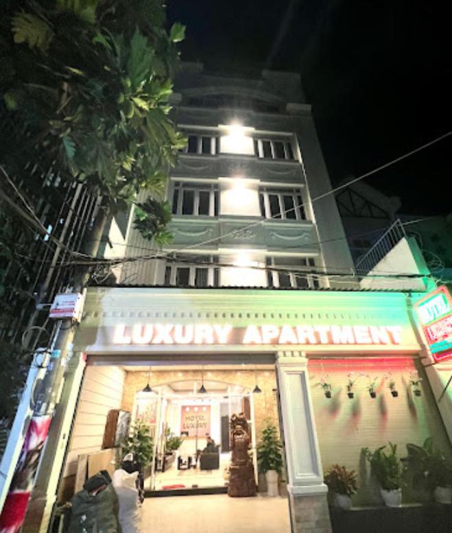 Luxury Hotel - 50/3 Truong Son, Tan Binh District - by Bayhostel