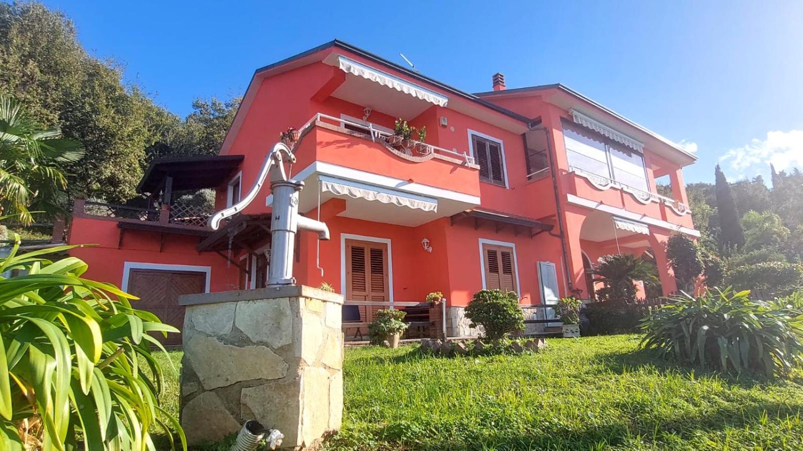 Villa Giraluna view 3