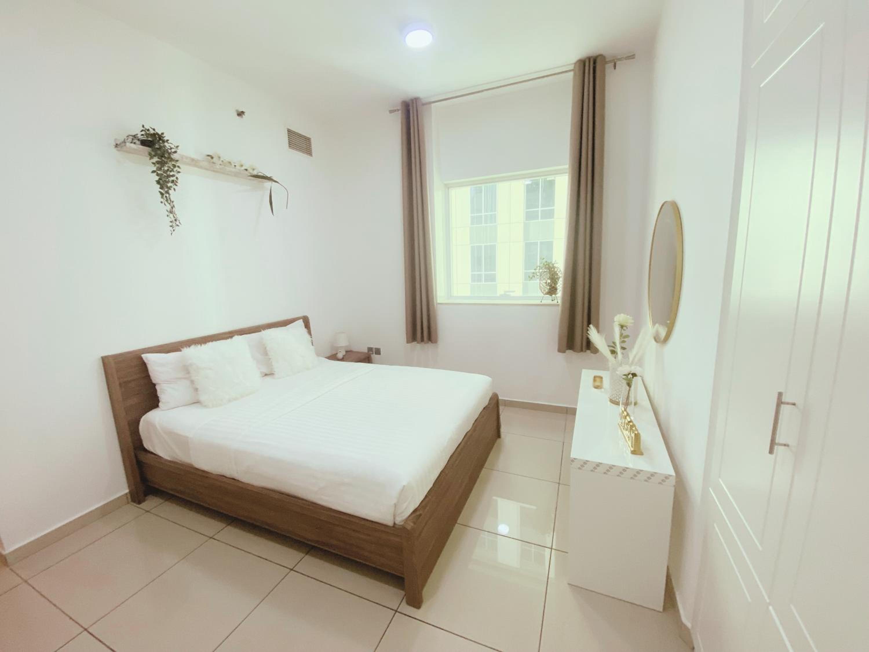 Lovely Dubai Marina Apt - Partial Sea view