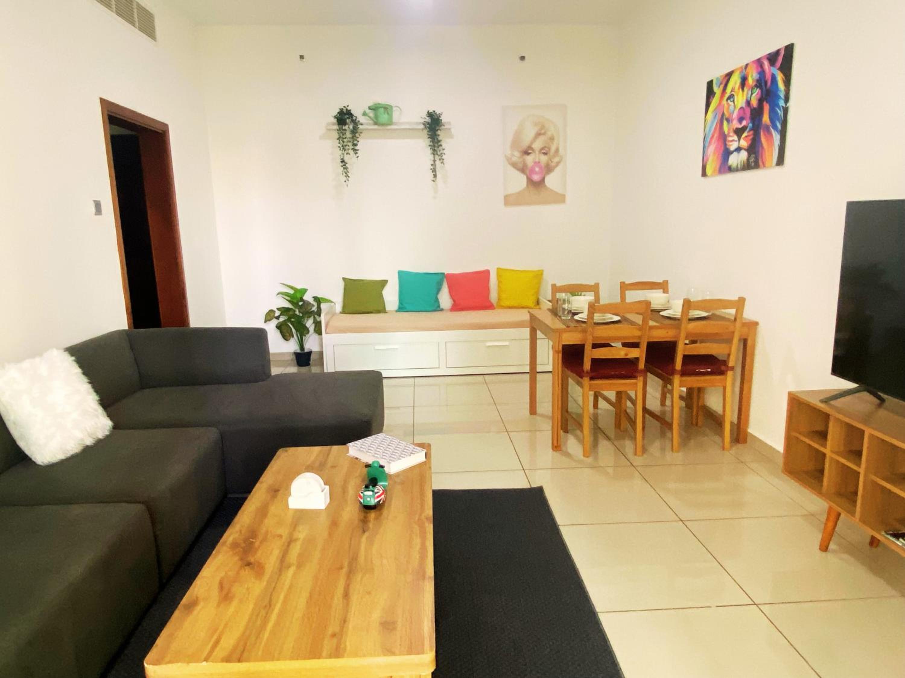 Lovely Dubai Marina Apt - Partial Sea view