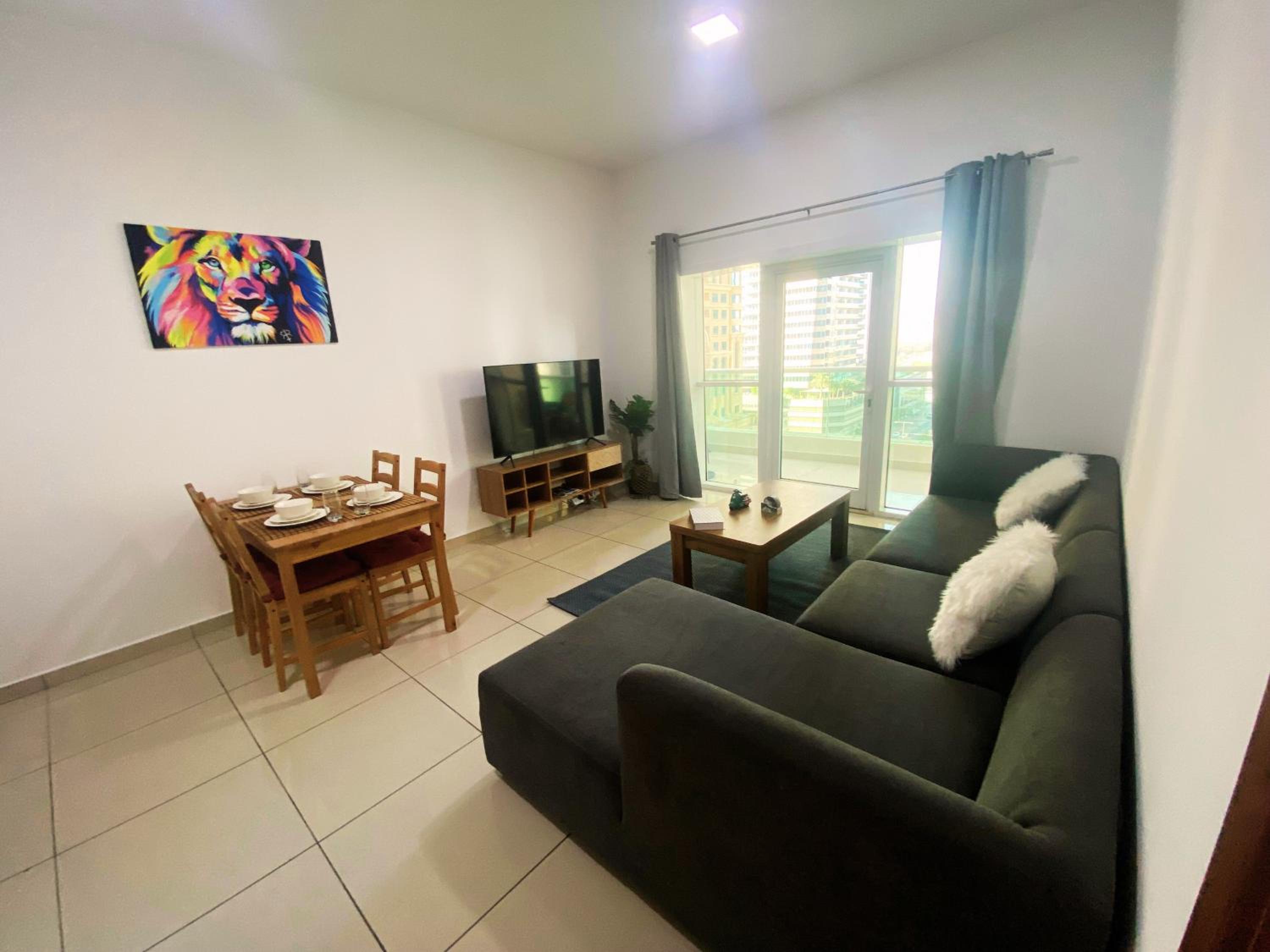 Lovely Dubai Marina Apt - Partial Sea view