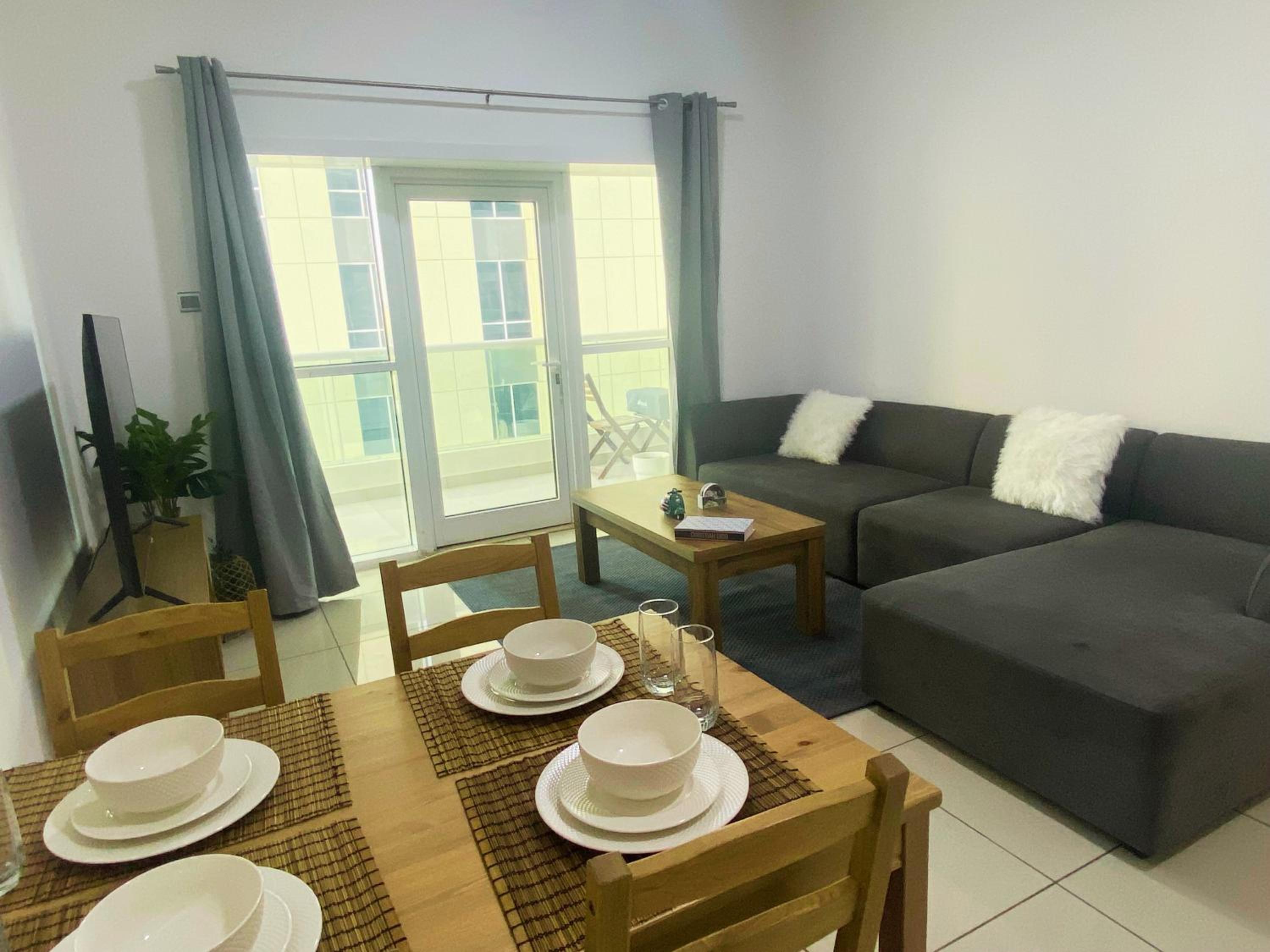 Lovely Dubai Marina Apt - Partial Sea view