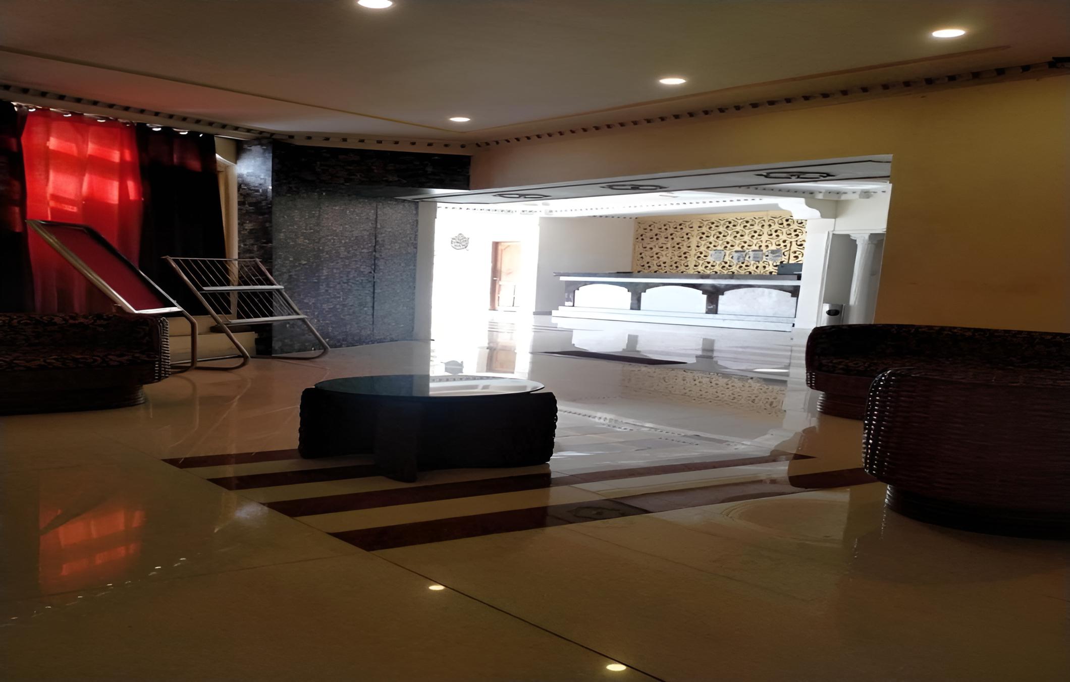 Lobby & Reception