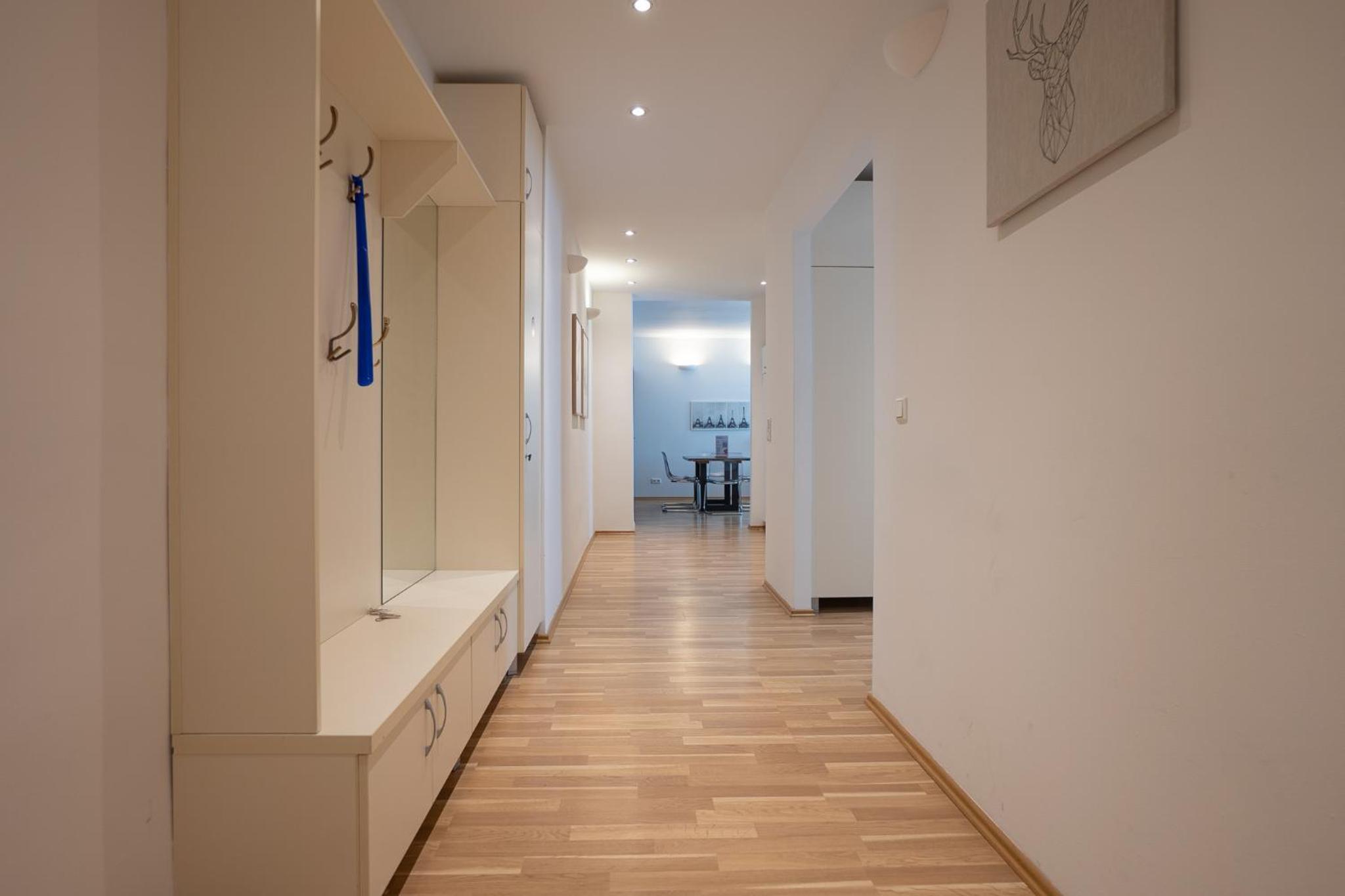 Charming Apartment with Balcony, Close to Stephansdom Cathedral