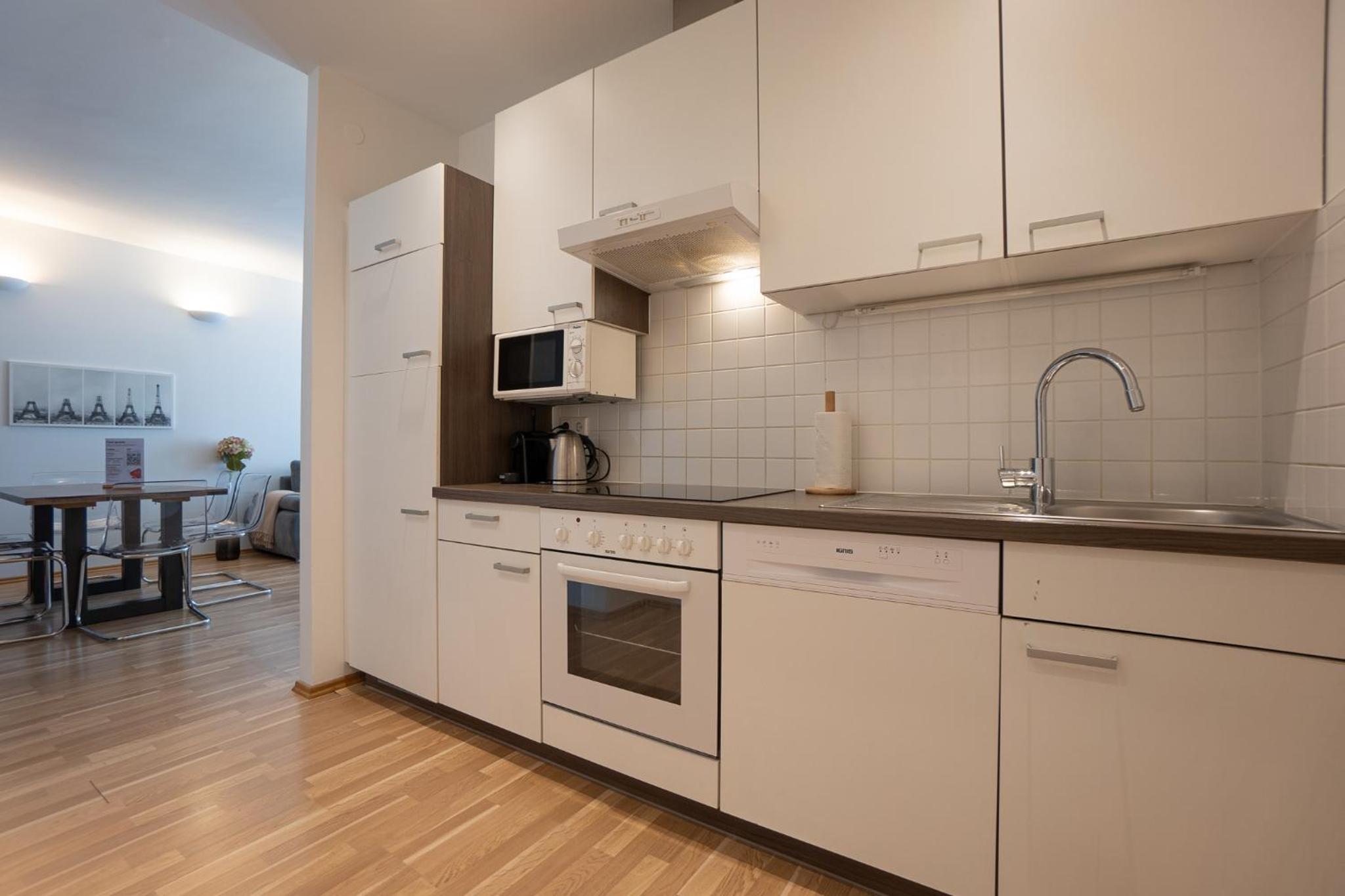 Charming Apartment with Balcony, Close to Stephansdom Cathedral