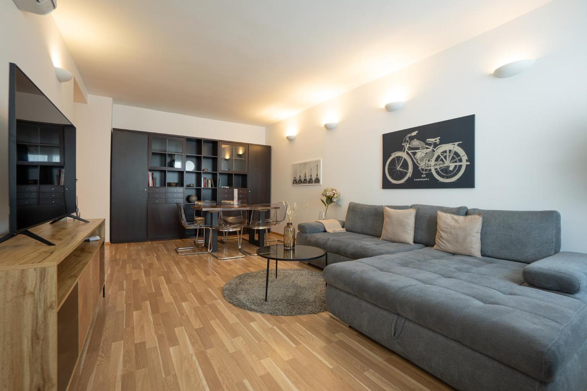 Charming Apartment with Balcony, Close to Stephansdom Cathedral