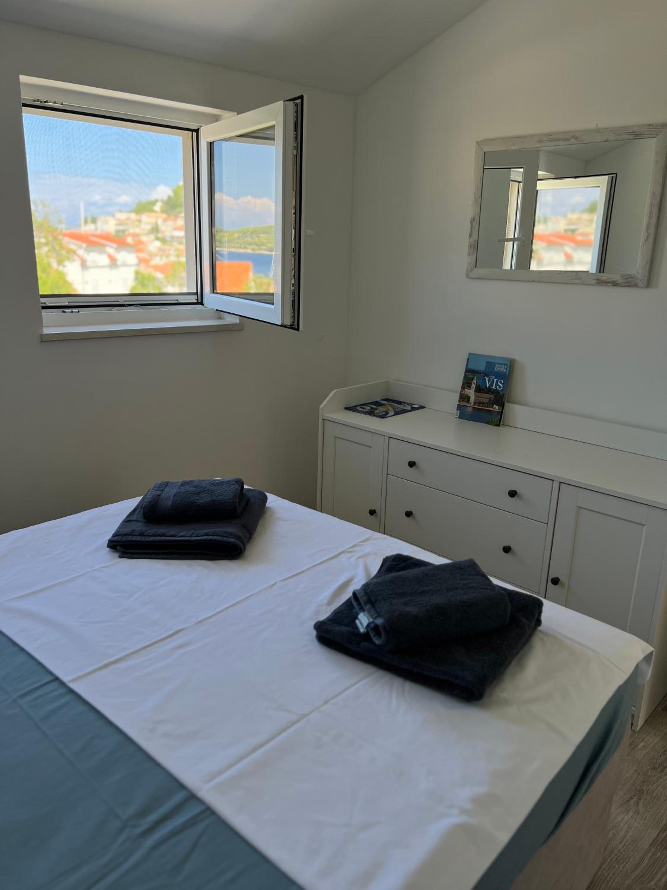 Novo uređeni apartman sa velikom terasom view 4
