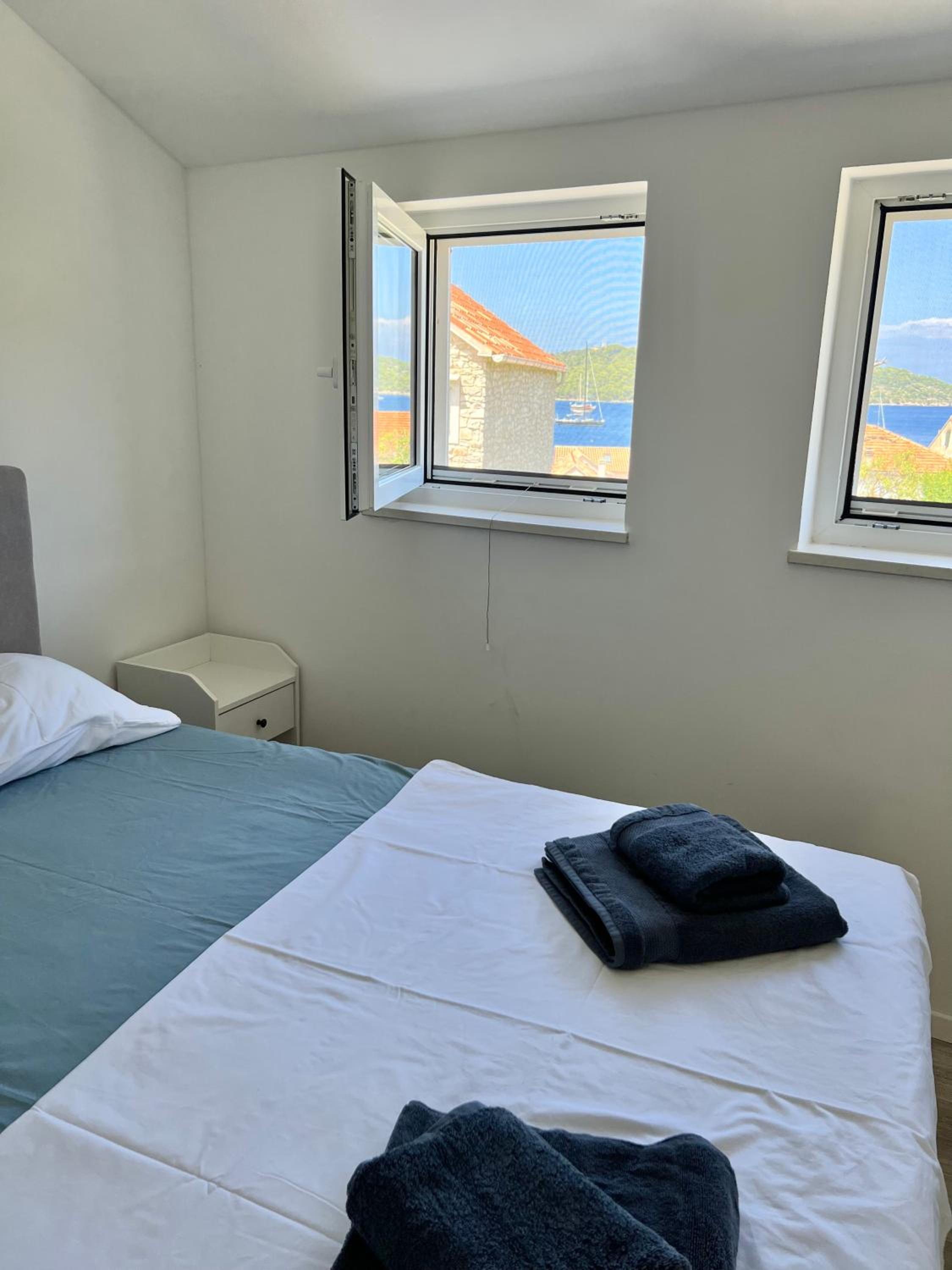 Novo uređeni apartman sa velikom terasom view 3
