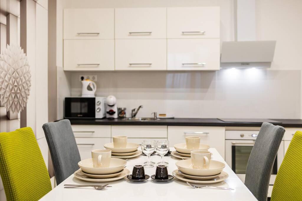 Venus Apartments - Astoria Residence I