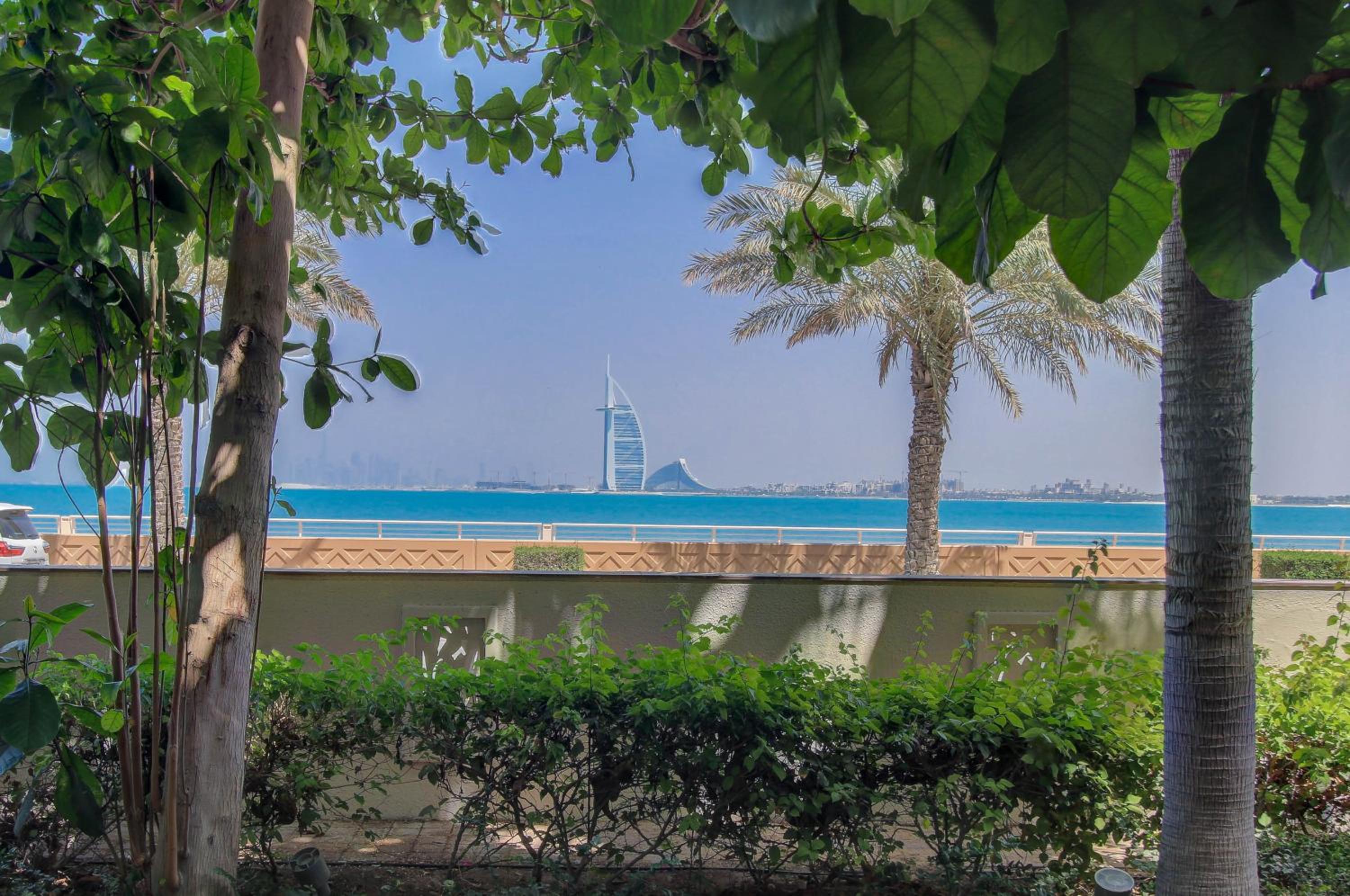 Luxe Getaways Royal Amwaj Palm Jumeirah Resort Apartment Holiday Home