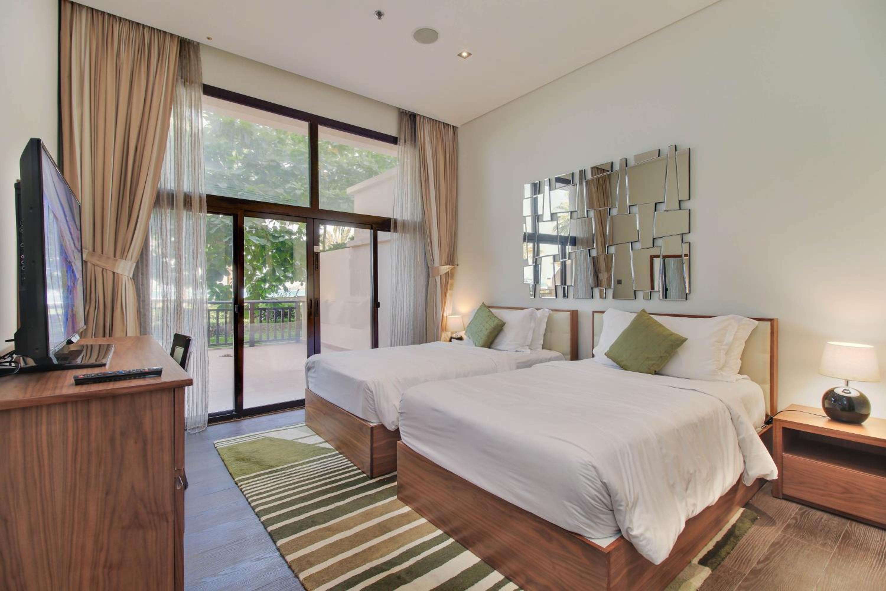 Luxe Getaways Royal Amwaj Palm Jumeirah Resort Apartment Holiday Home