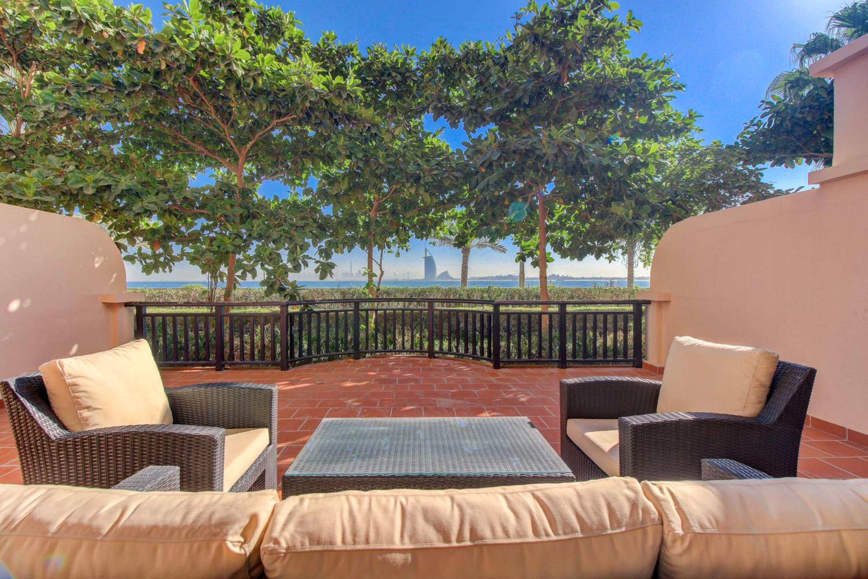 Luxe Getaways Royal Amwaj Palm Jumeirah Resort Apartment Holiday Home