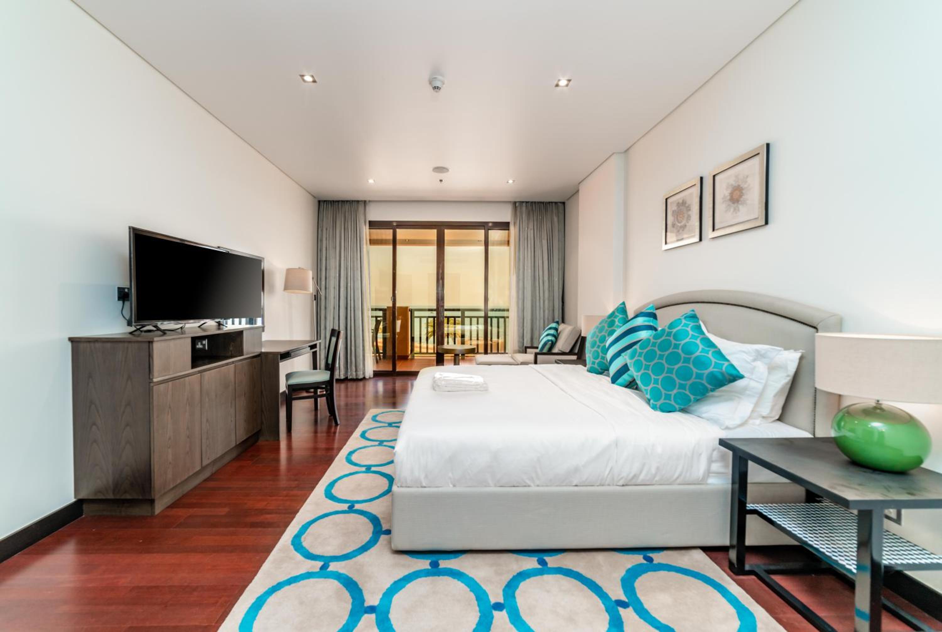 Luxe Getaways Royal Amwaj Palm Jumeirah Resort Apartment Holiday Home