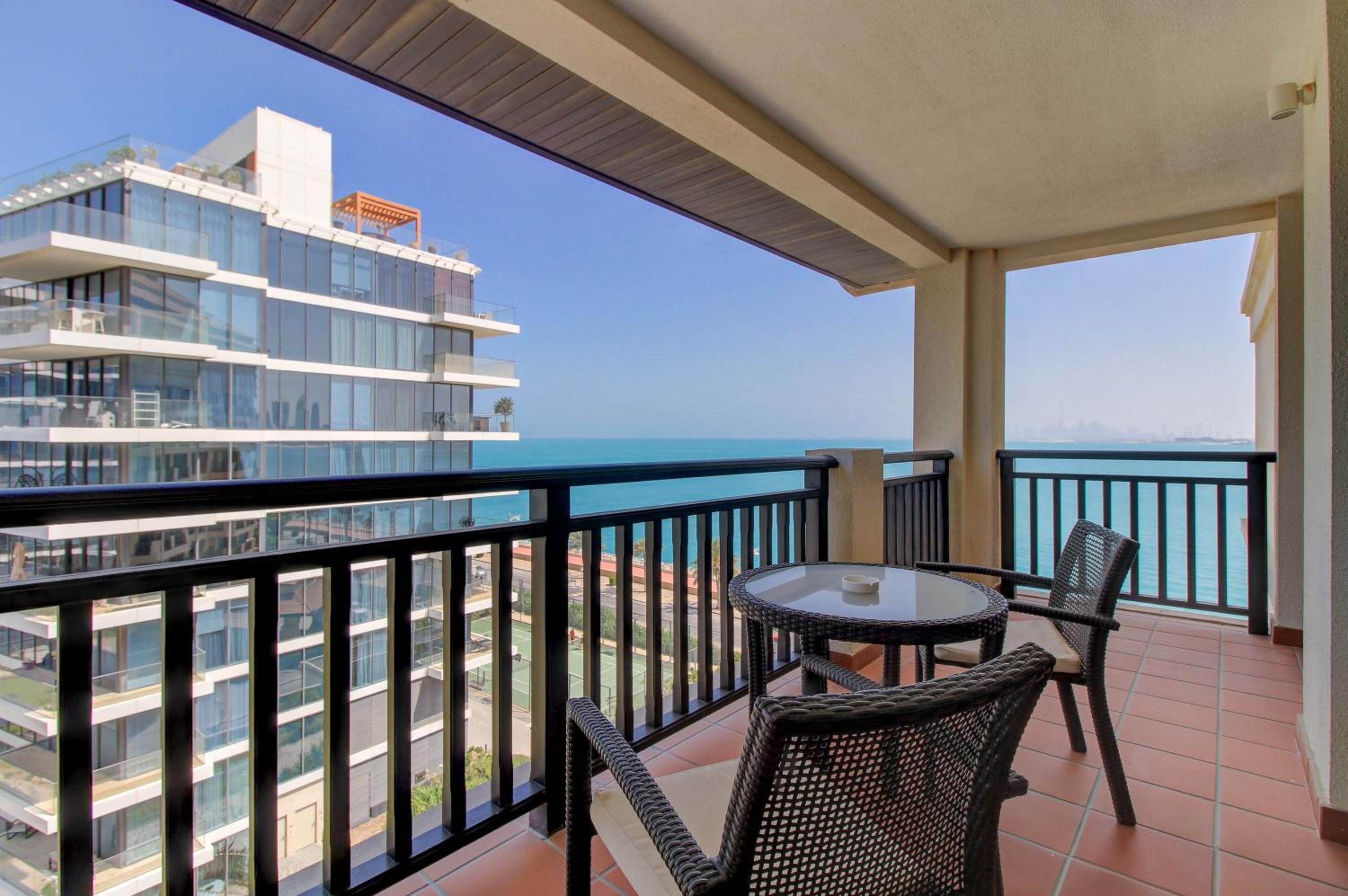 Luxe Getaways Royal Amwaj Palm Jumeirah Resort Apartment Holiday Home