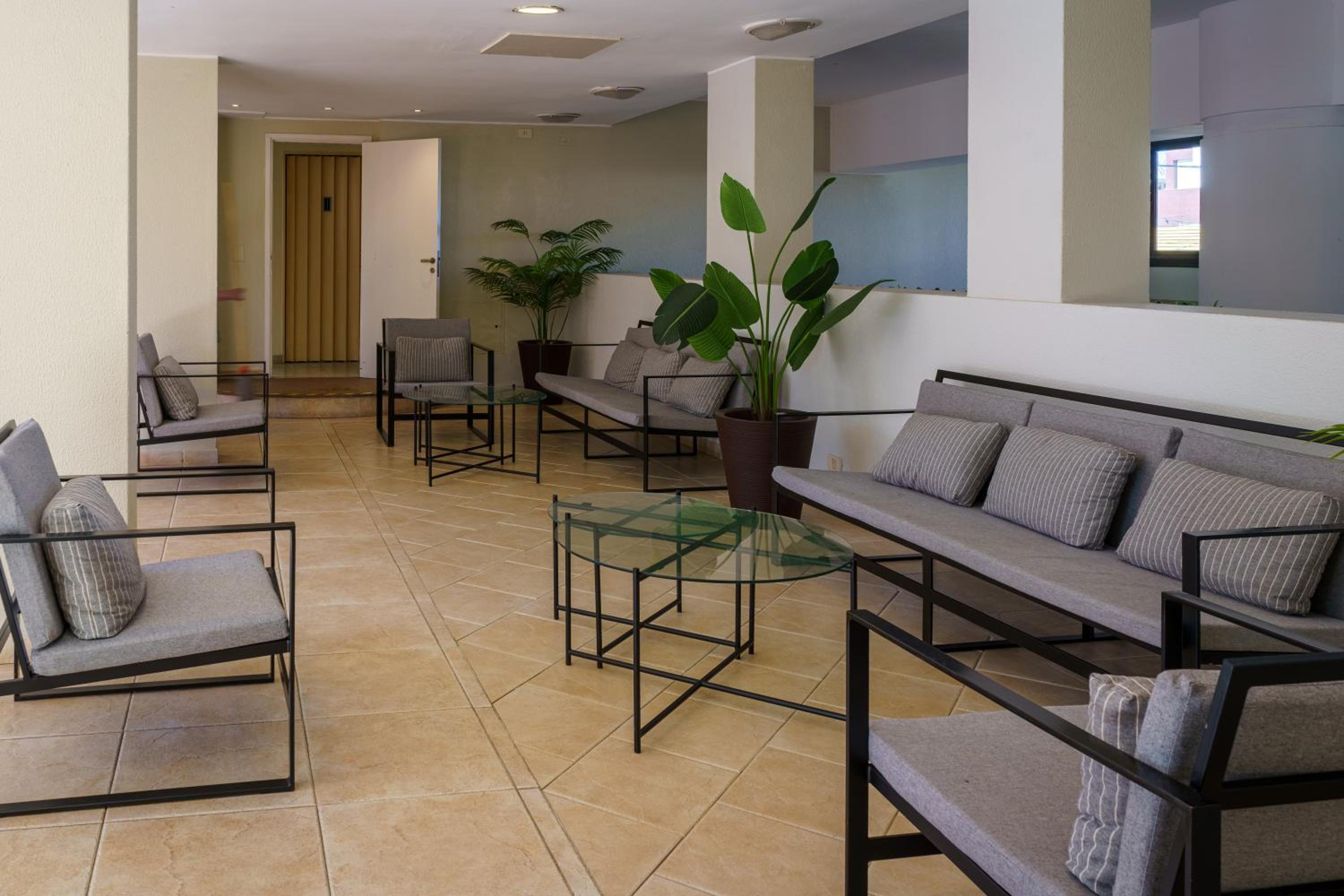 Lobby & Reception