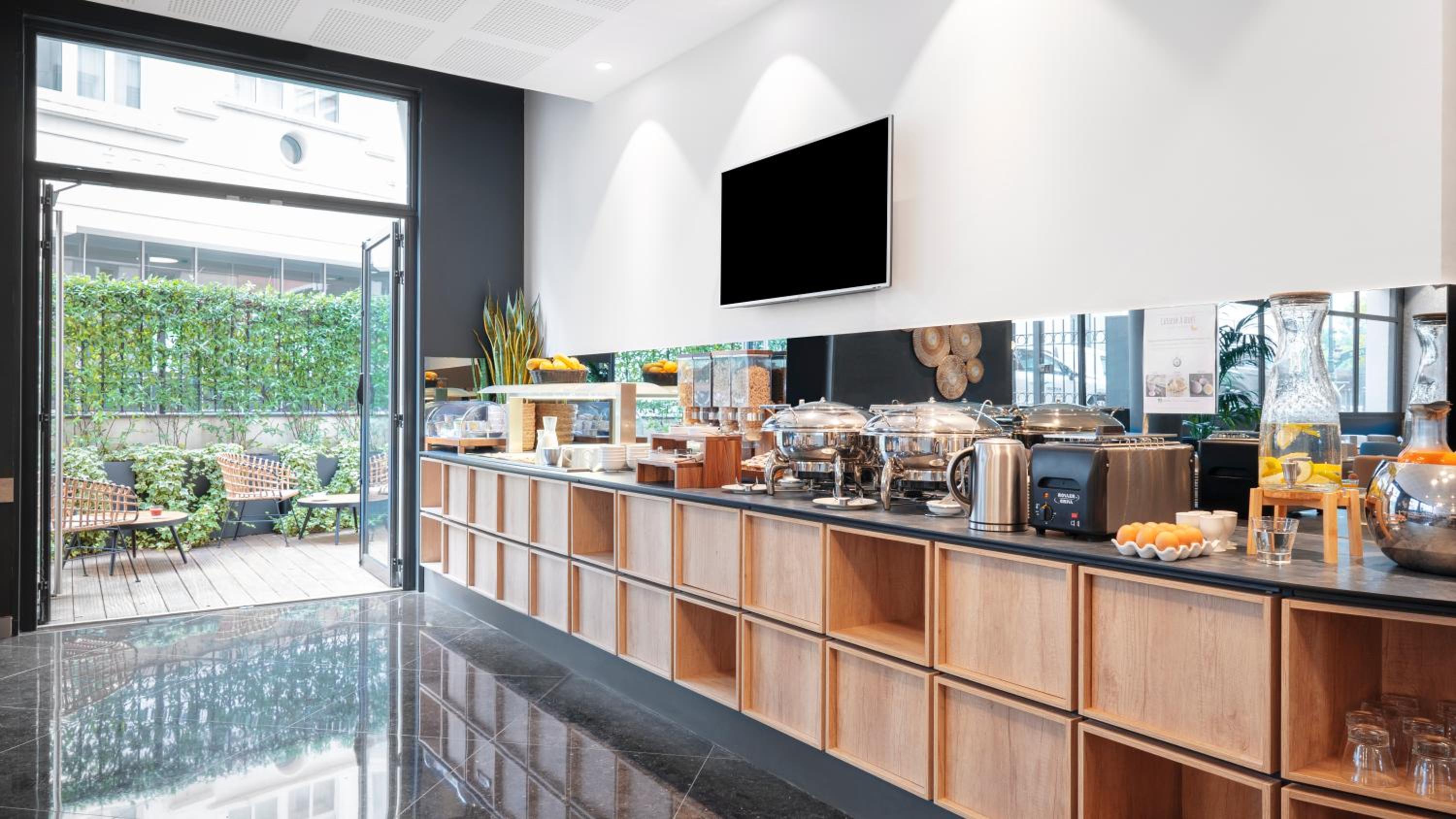 breakfast buffet